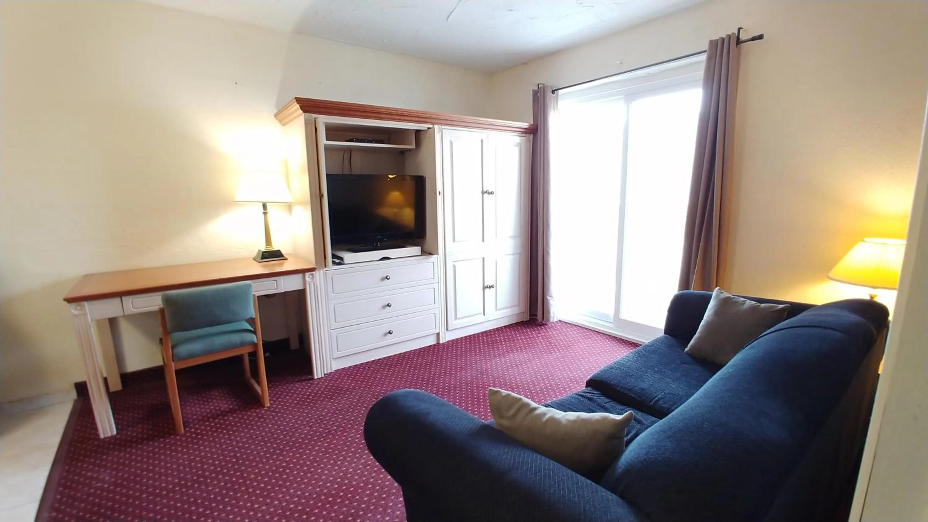 Seating Area in Sand Castle Suites Motel