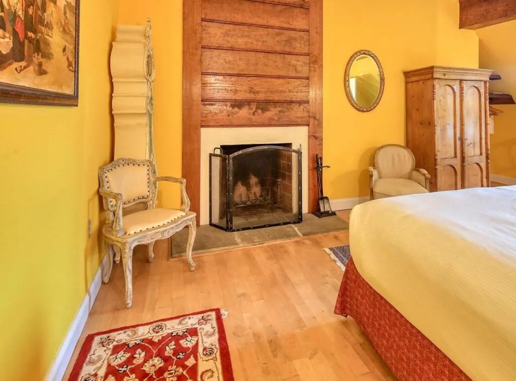 Photo of the whole room in Wedmore Place