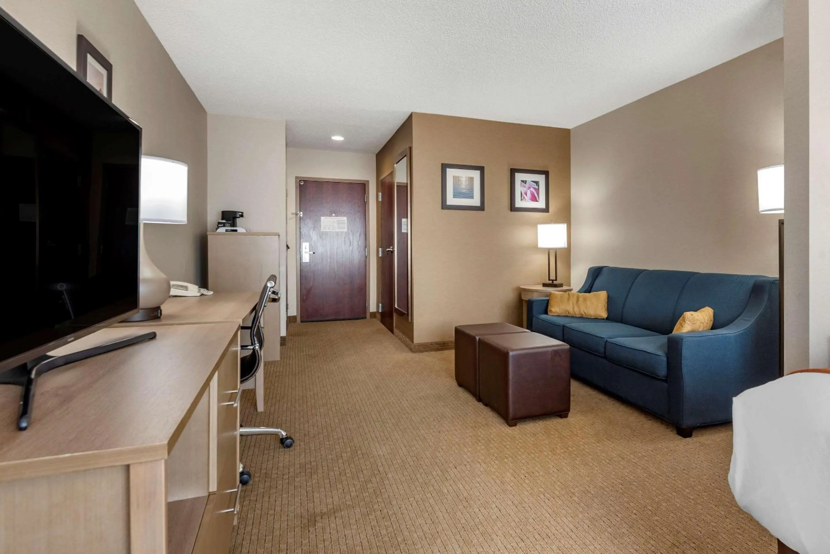 Photo of the whole room in Comfort Inn & Suites Farmington - Victor