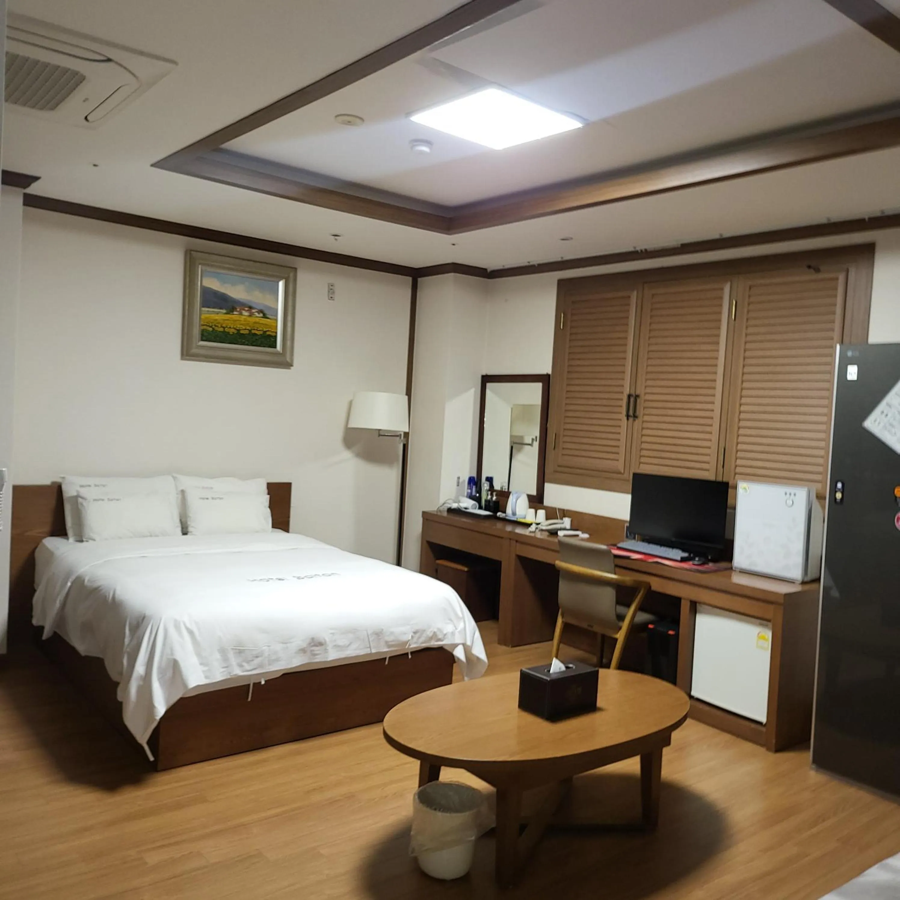 Property building, Bed in BOLTON Hotel