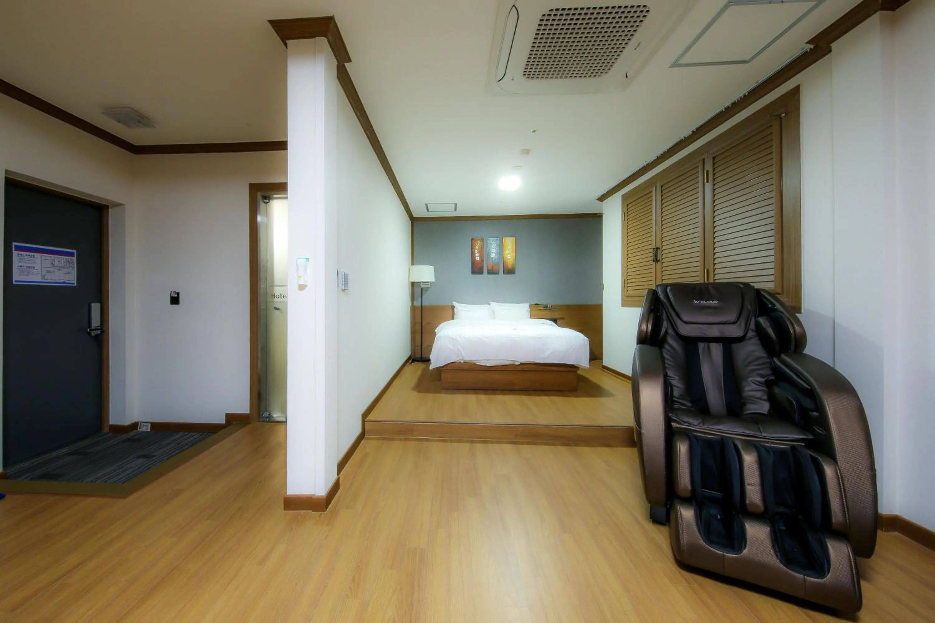 Photo of the whole room, Bed in BOLTON Hotel