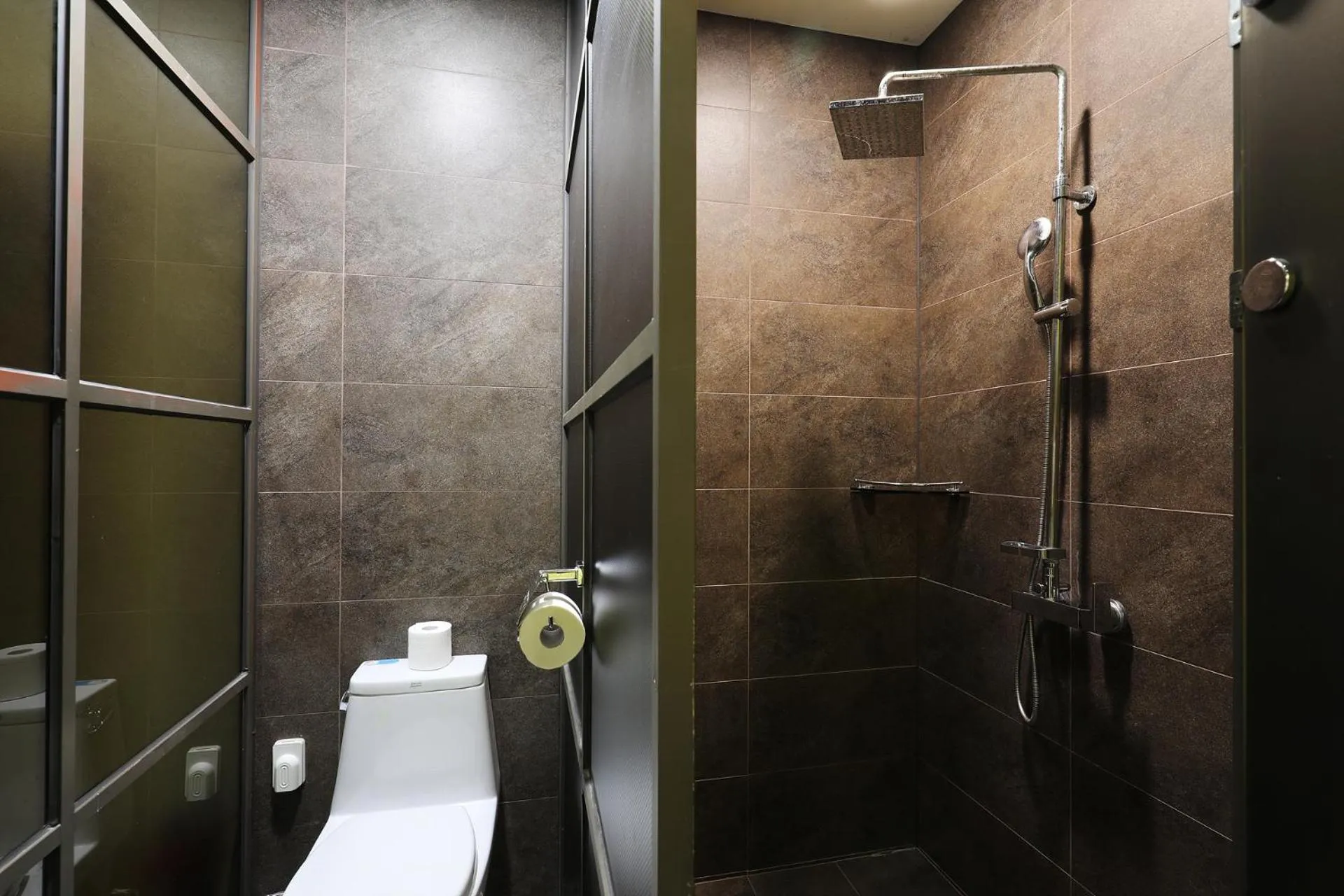 Toilet in BOLTON Hotel