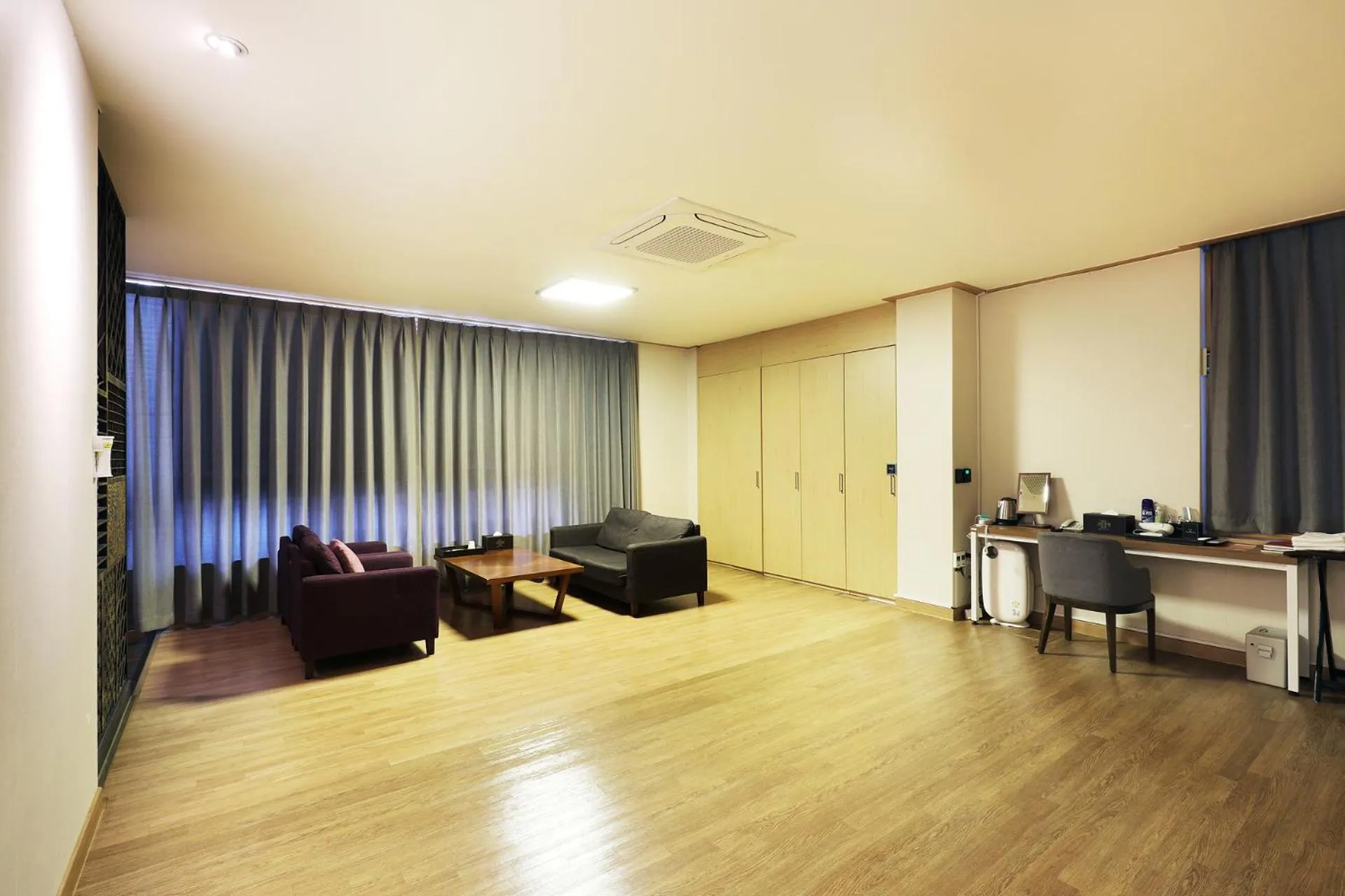 Bedroom in BOLTON Hotel