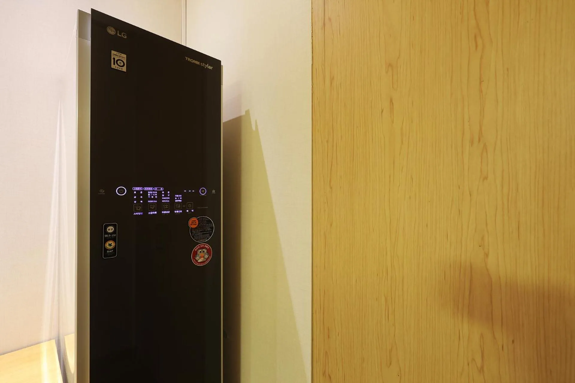 wardrobe in BOLTON Hotel