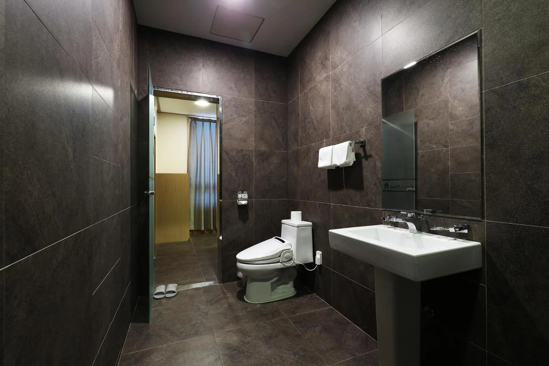 Toilet in BOLTON Hotel