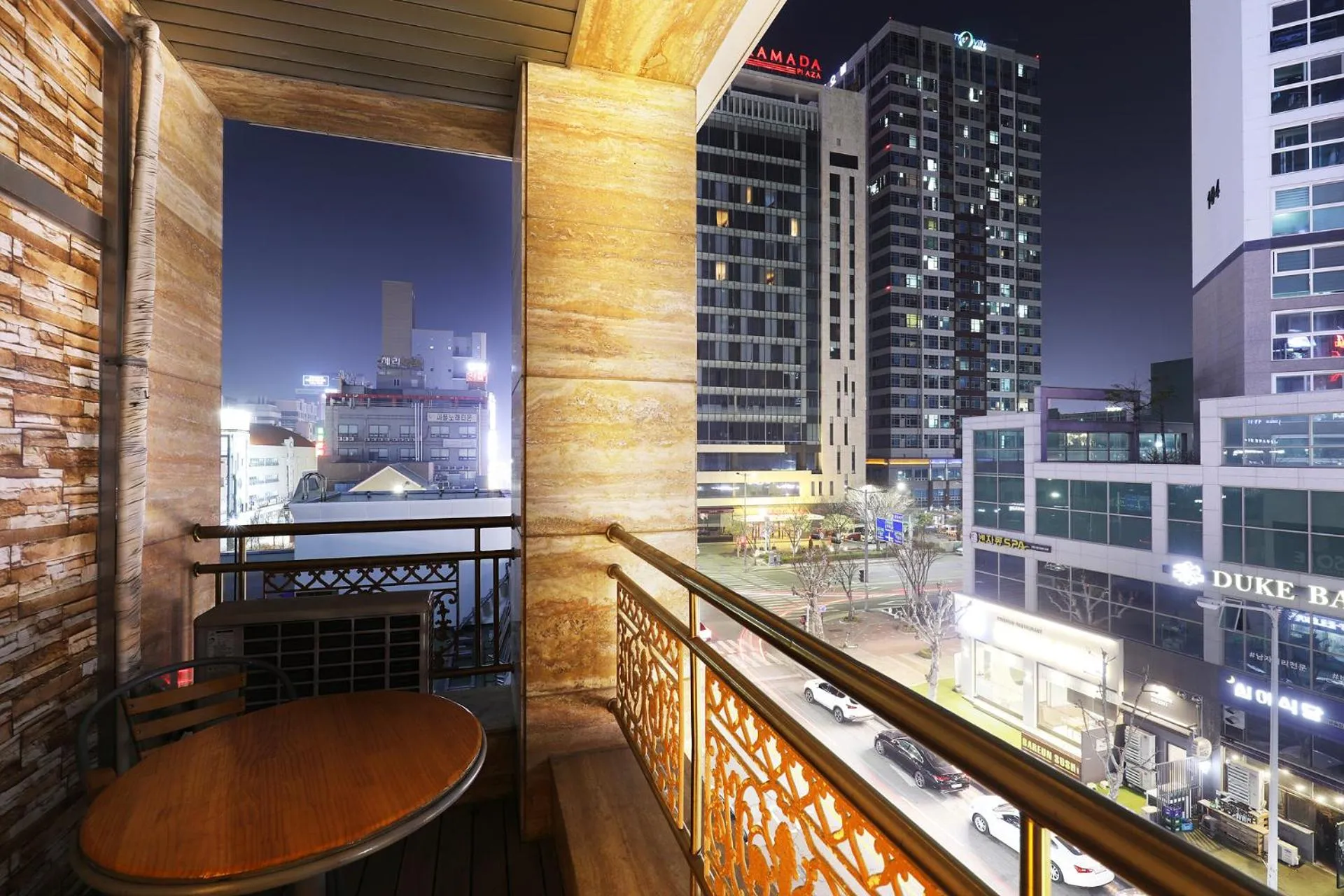 Balcony/Terrace in BOLTON Hotel