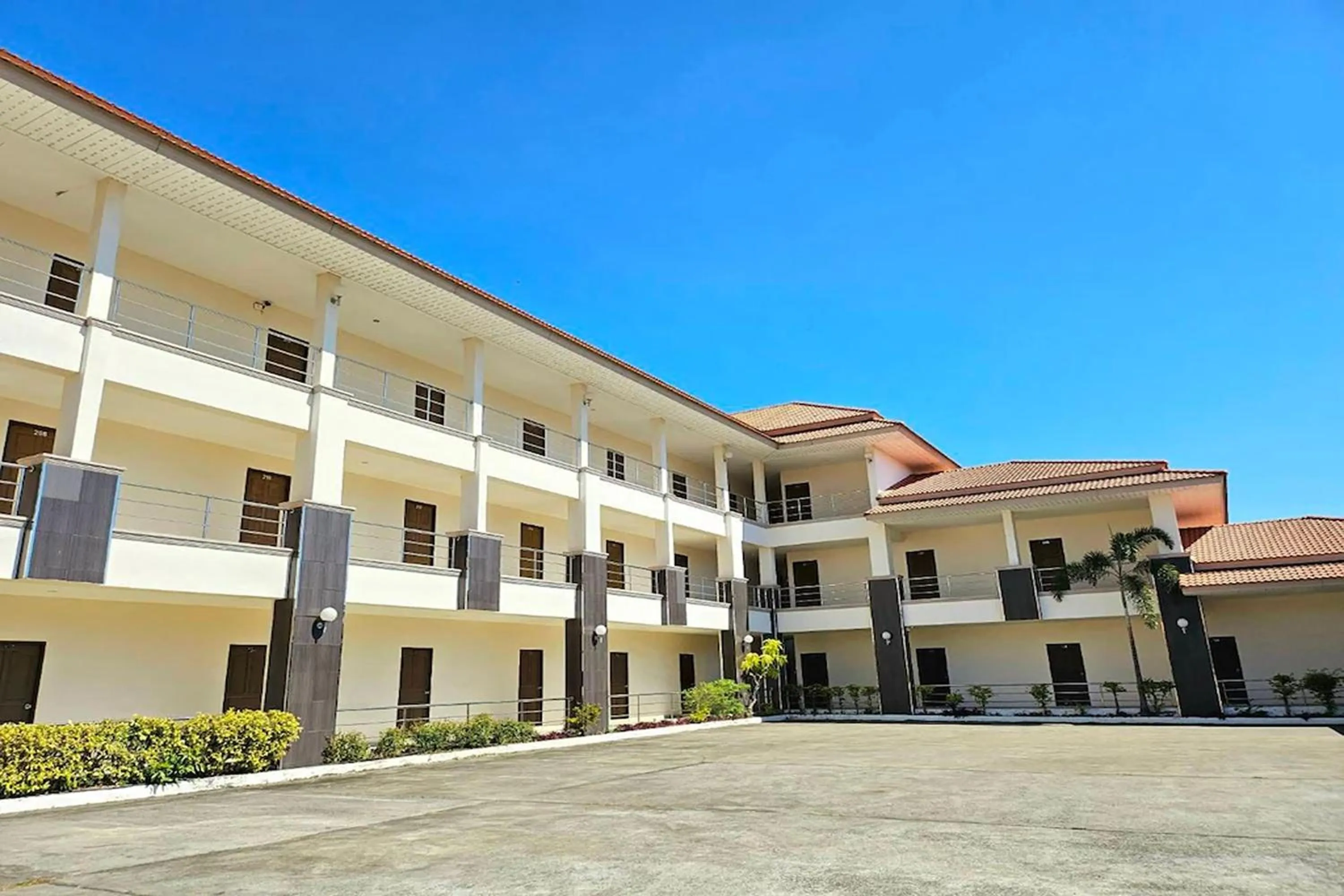 Property building in Grand Place Resort