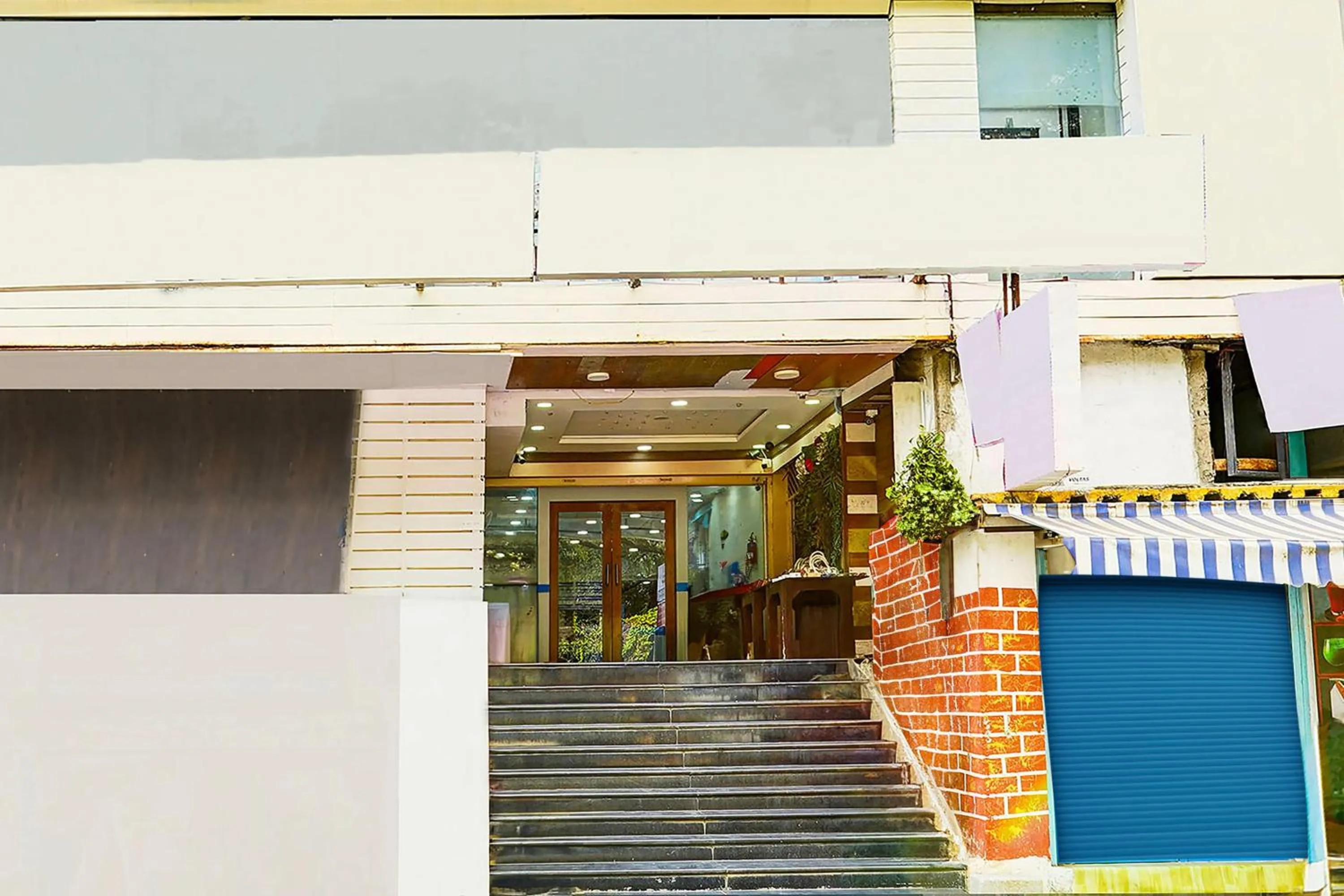 Facade/entrance in Super Townhouse MG Road Near Commercial Street