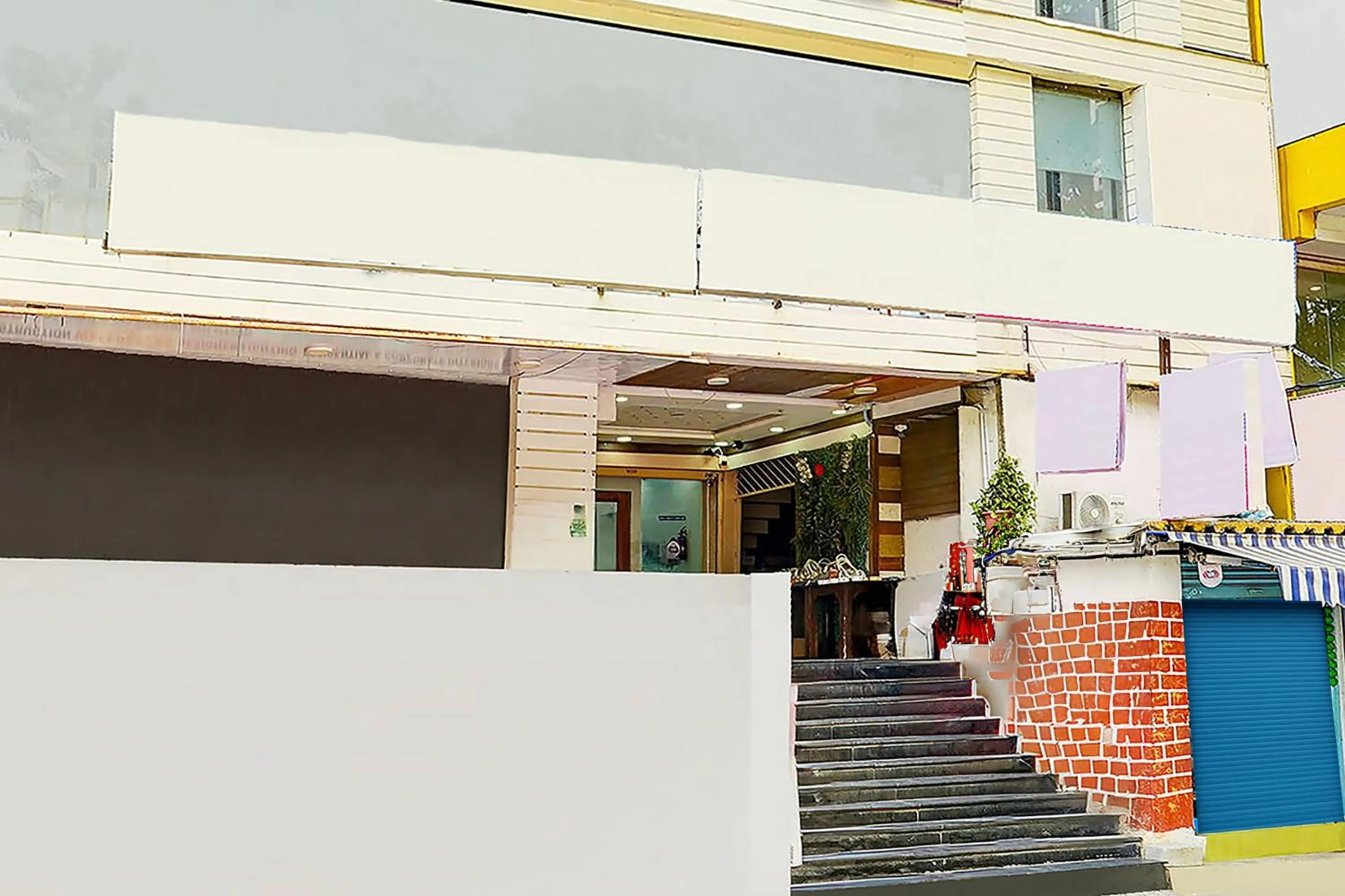 Facade/entrance in Super Townhouse MG Road Near Commercial Street