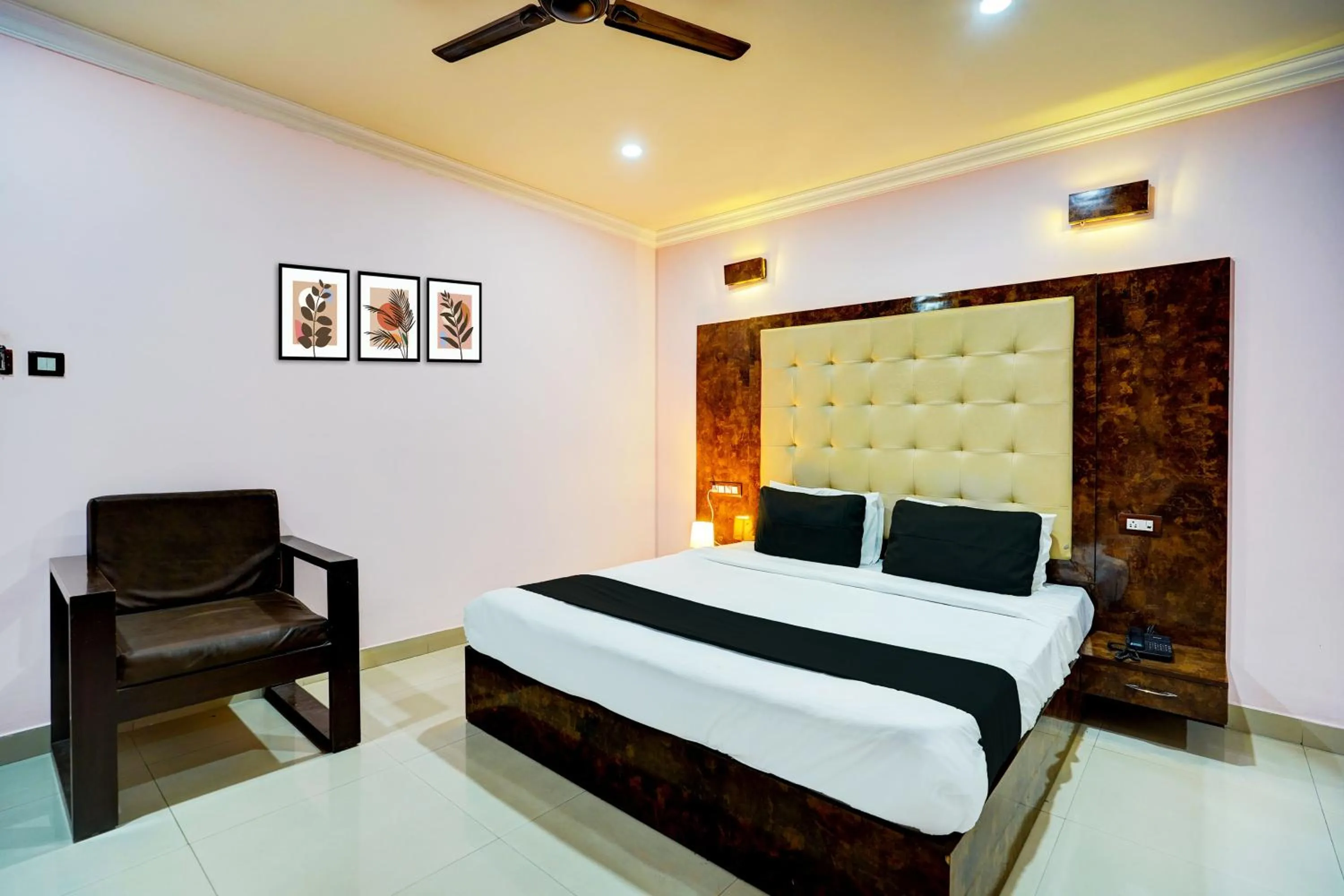 Bedroom, Bed in Super Townhouse MG Road Near Commercial Street