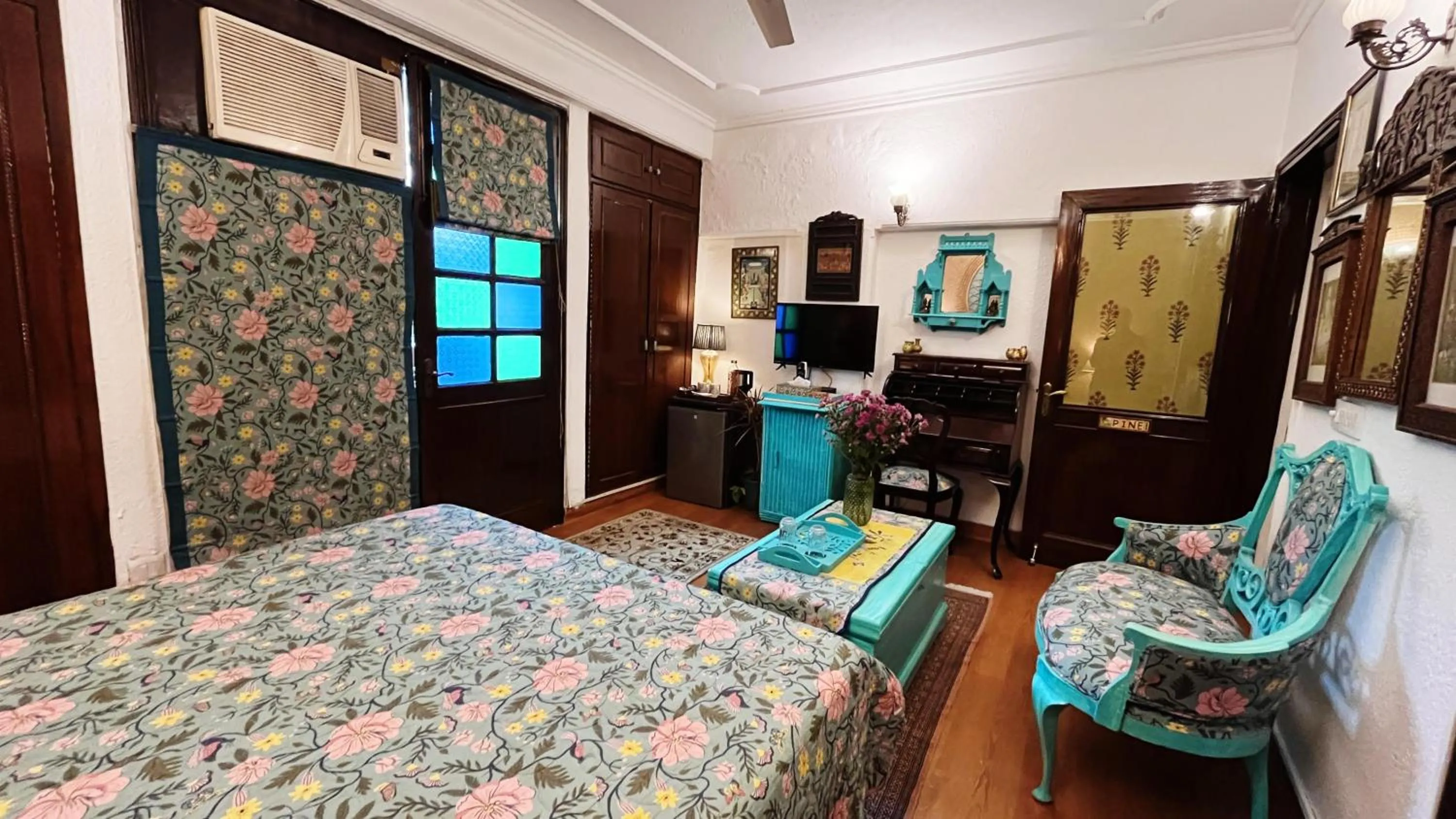 Bedroom, Bed in On The House - Bed and Breakfast