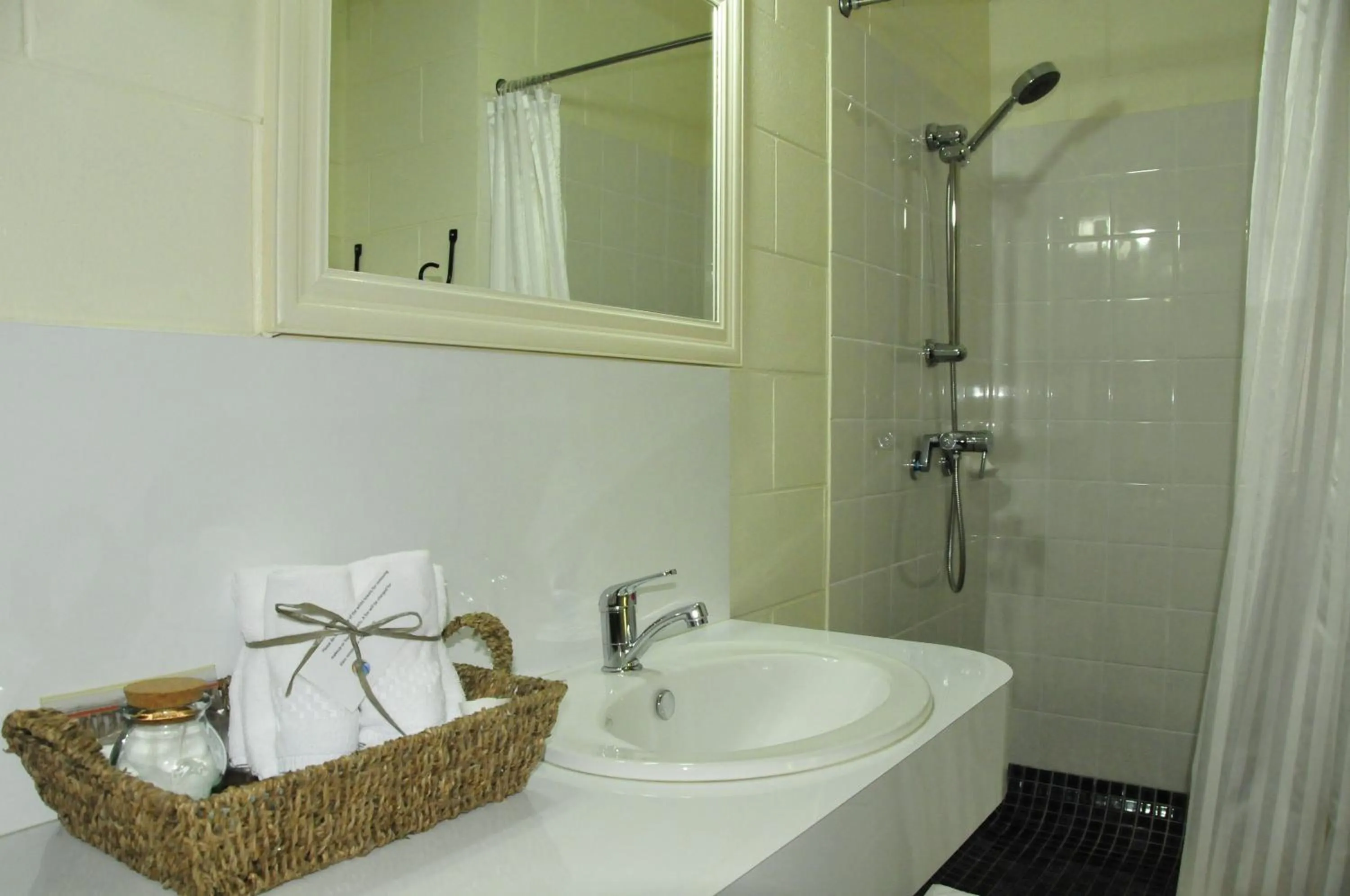 Bathroom in Kookaburra Motel Yungaburra