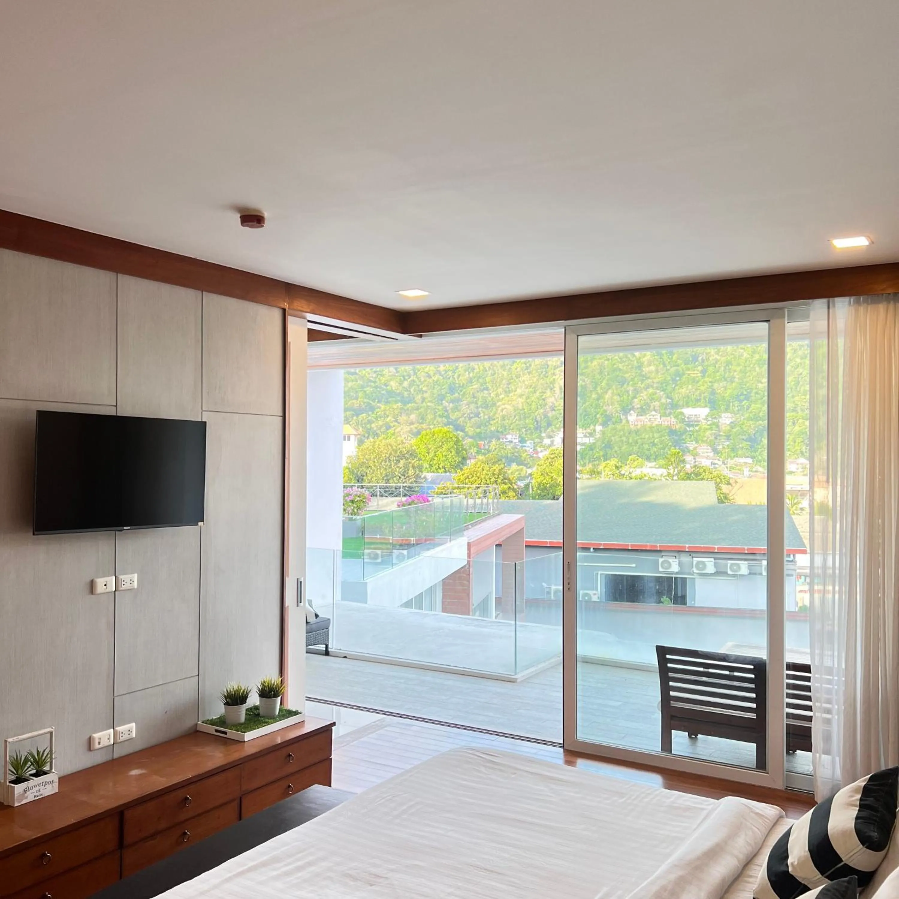 Balcony/Terrace, Bed in Q Kata Residence