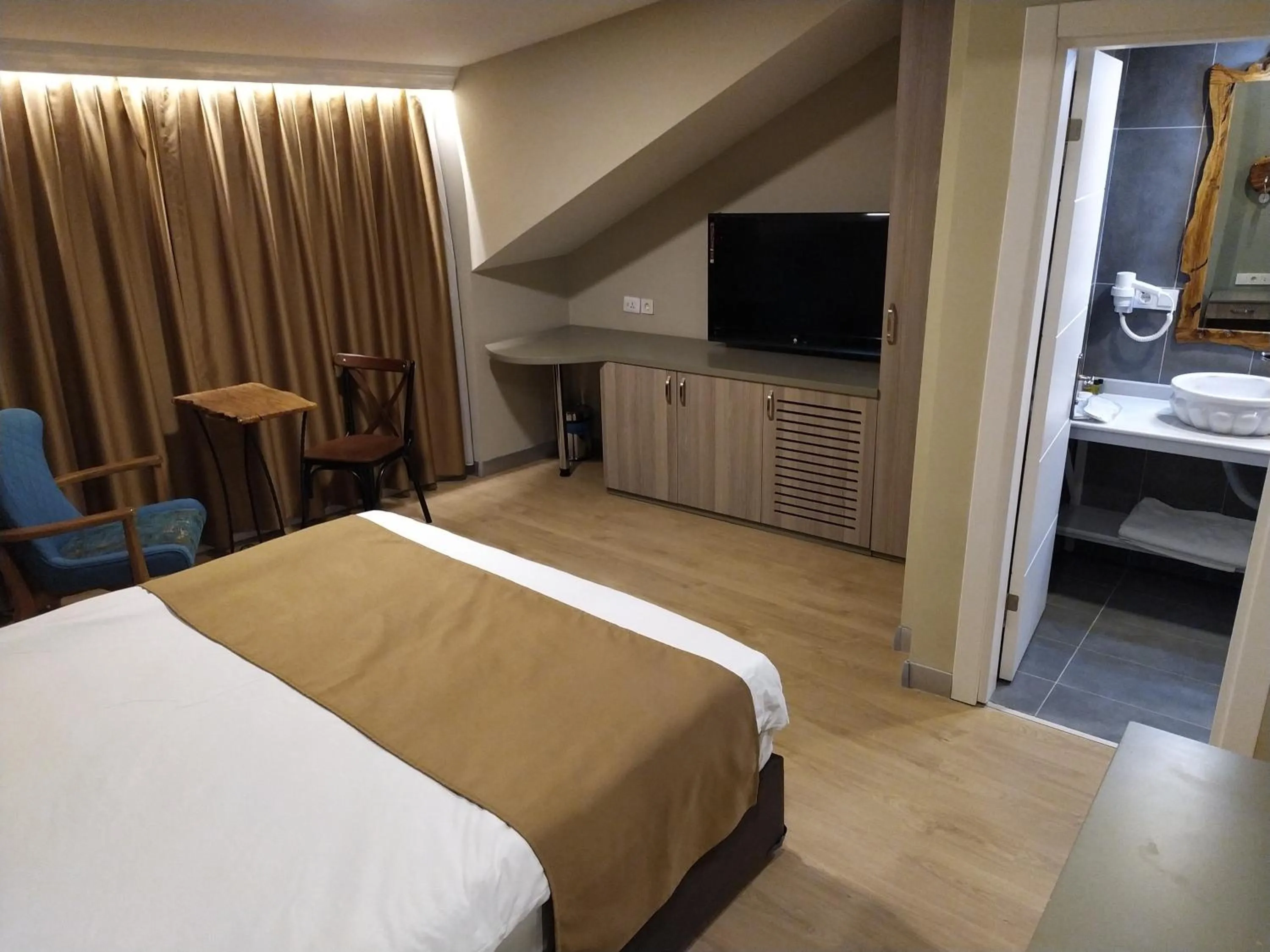 Bedroom in Jakaranda Hotel