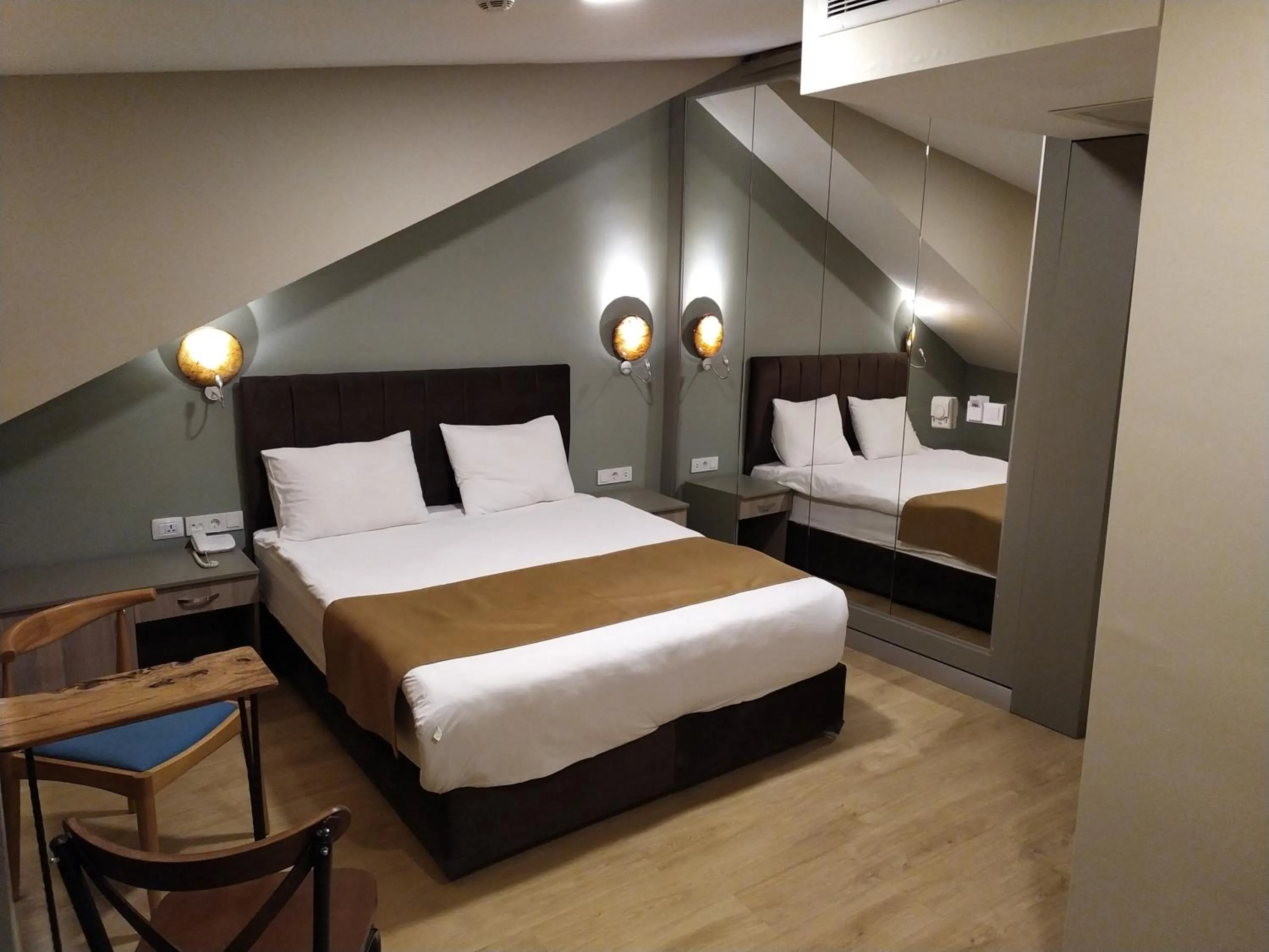 Bedroom in Jakaranda Hotel