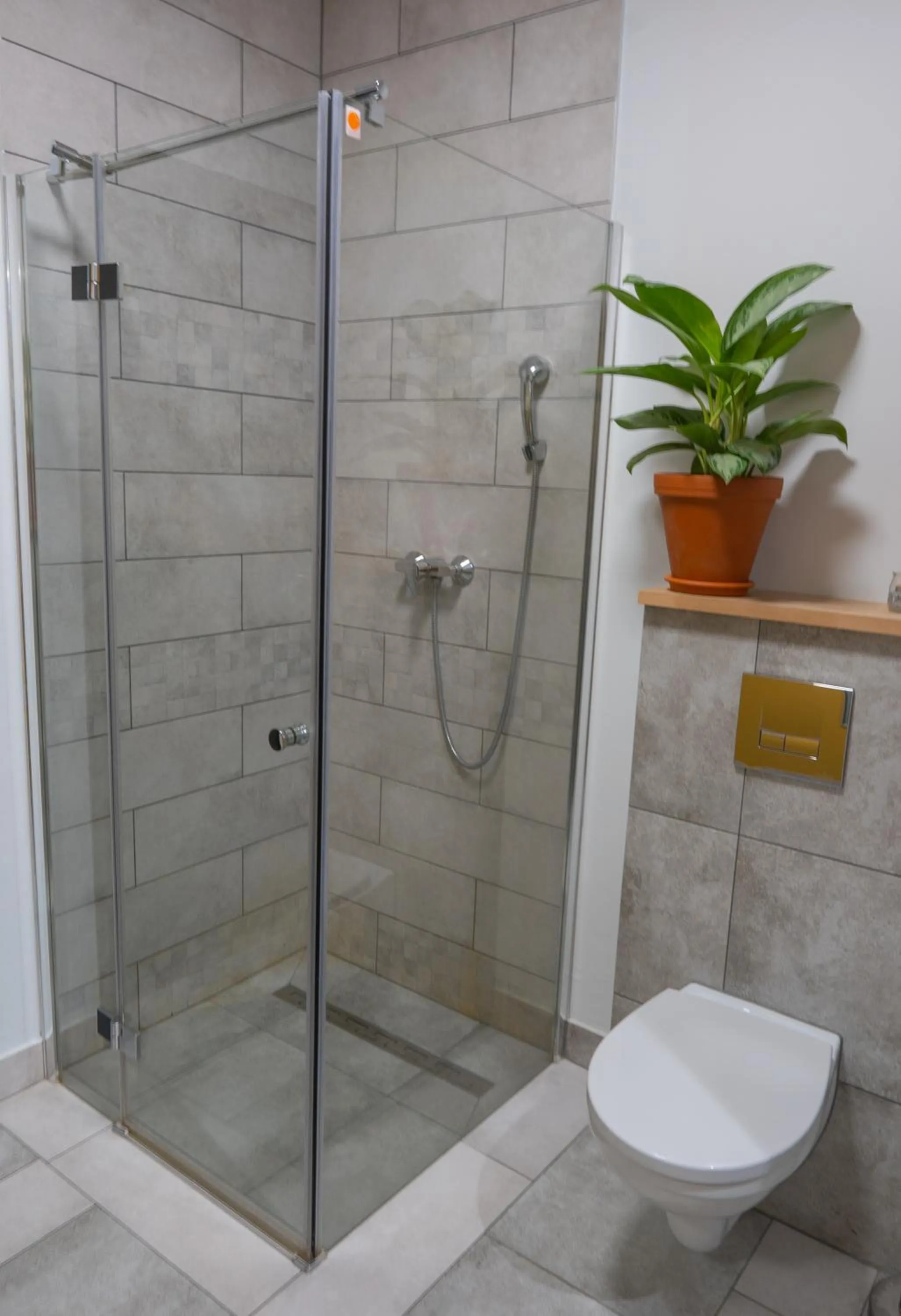 Shower in Moon Hostel Poznań