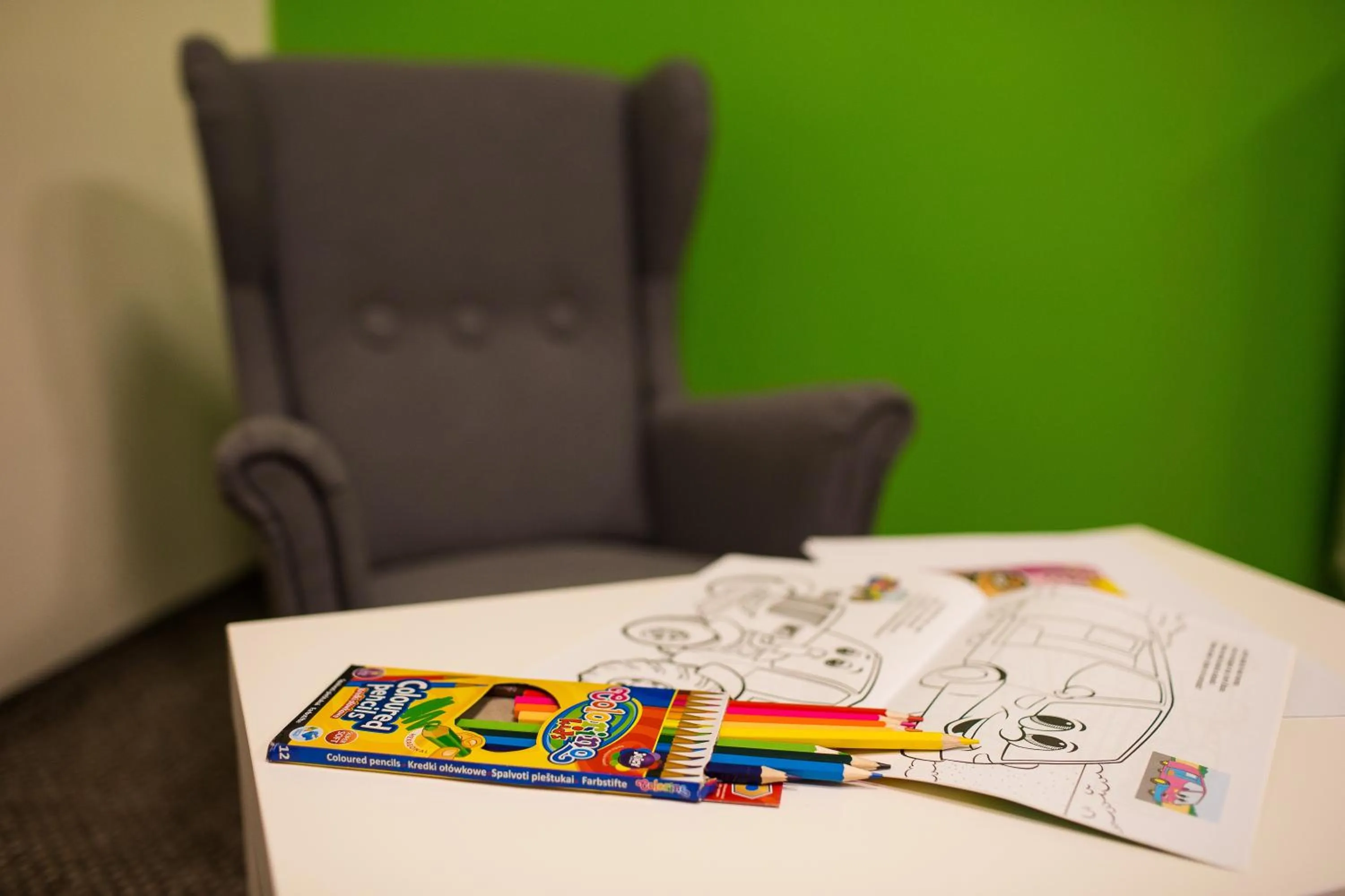 Communal lounge/ TV room in Moon Hostel Poznań