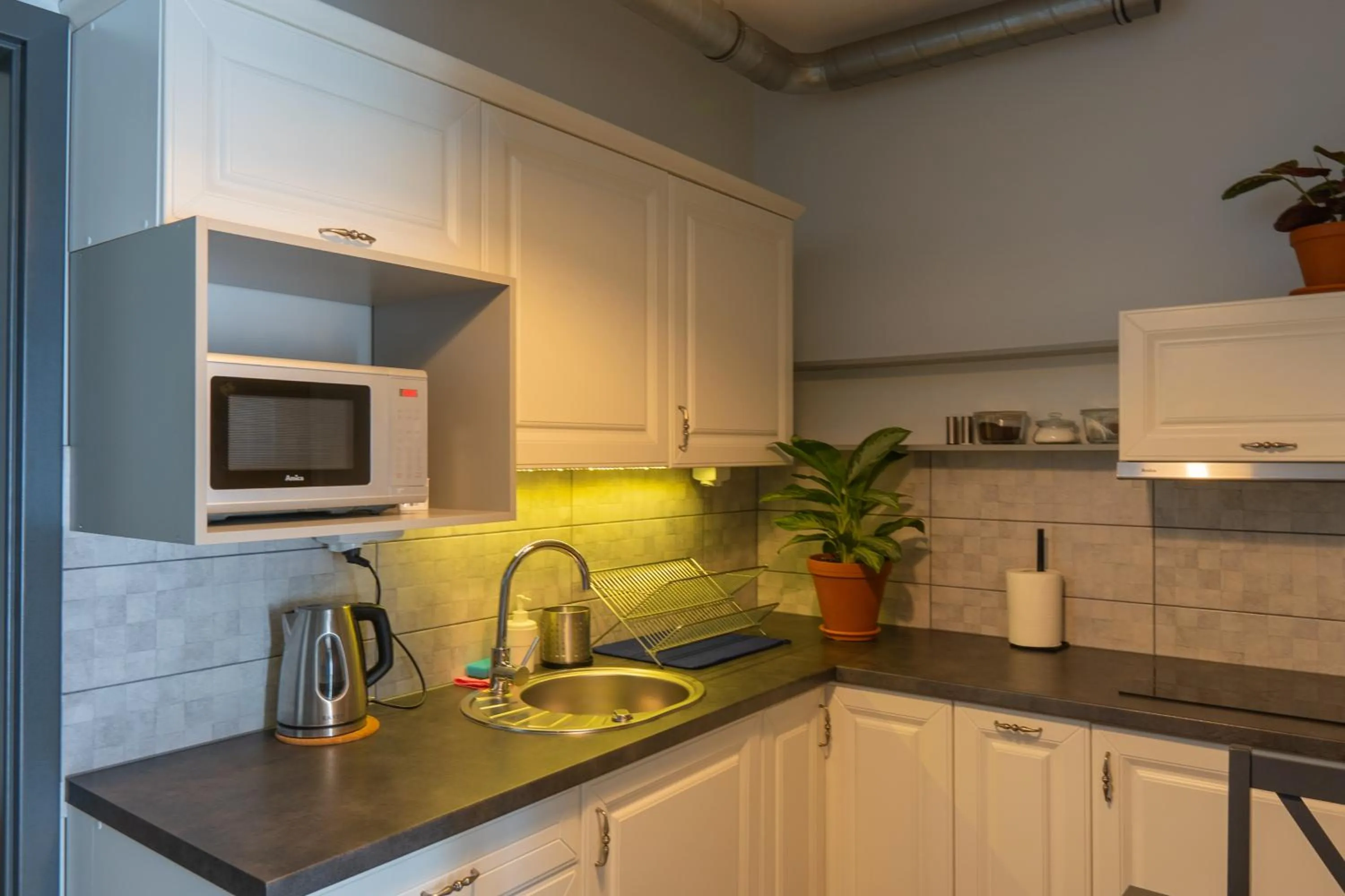 Kitchen or kitchenette in Moon Hostel Poznań