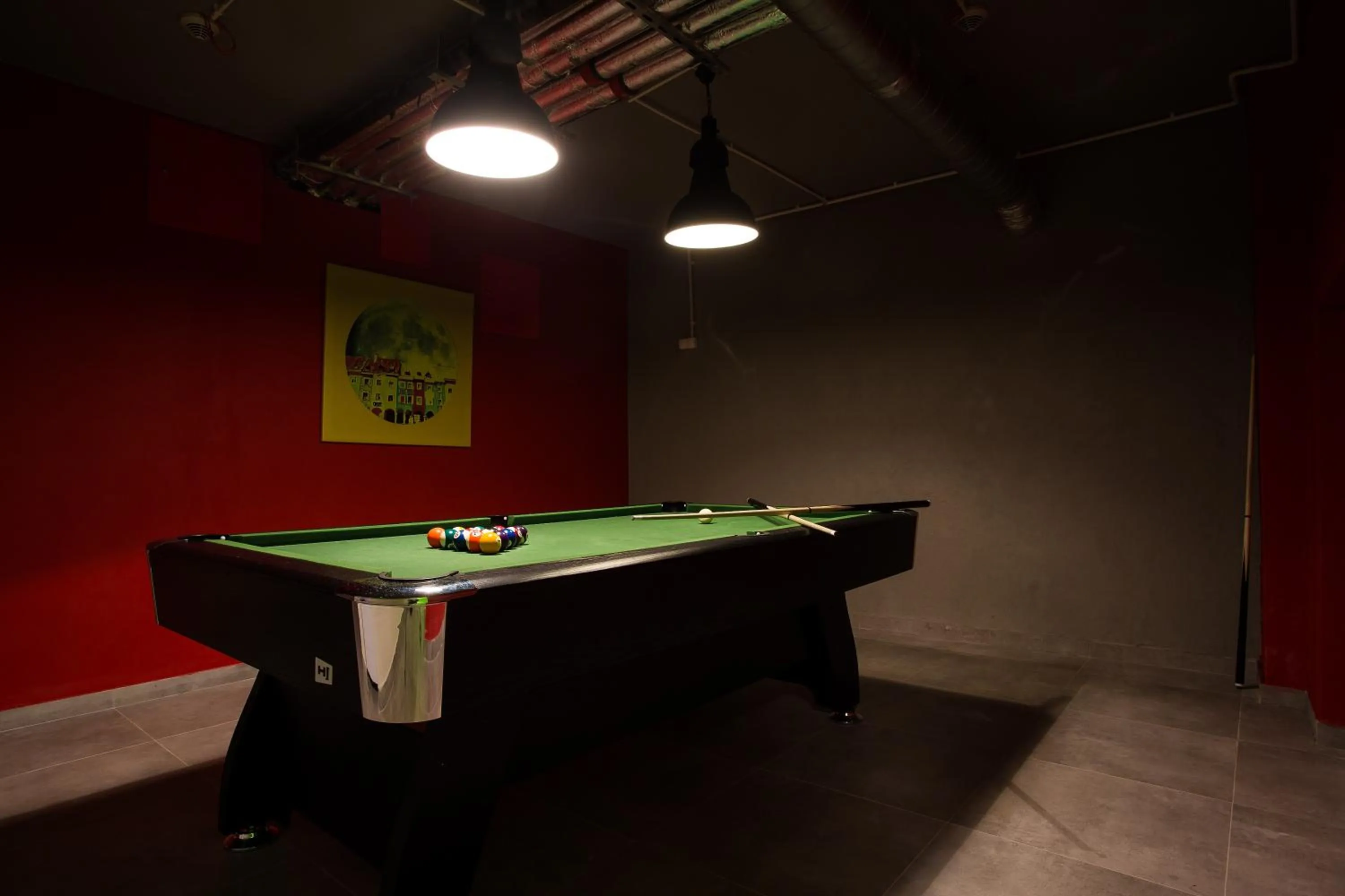 Billiard in Moon Hostel Poznań