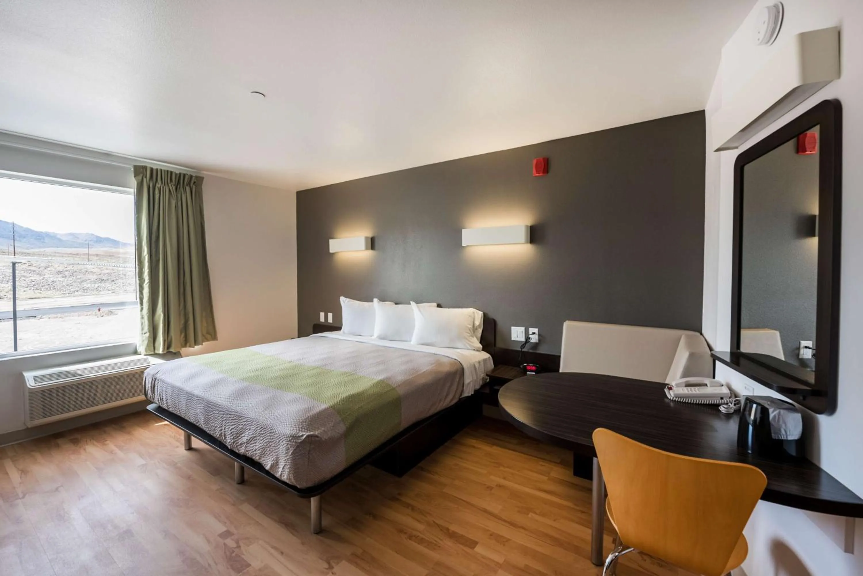 Photo of the whole room, Bed in Studio 6-Mccarran, NV - Sparks - Tahoe - Reno Industrial Center