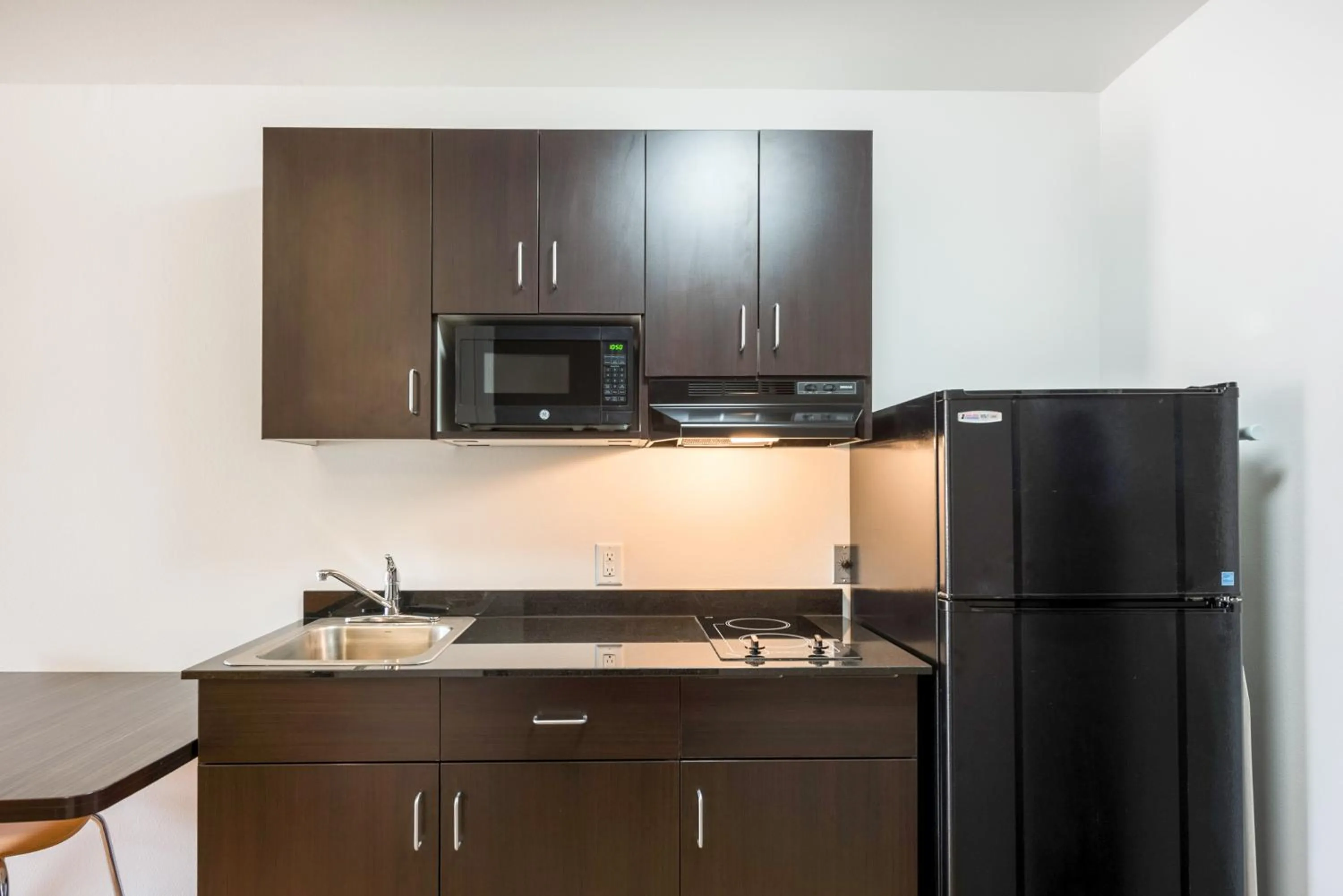 Kitchen or kitchenette in Studio 6-Mccarran, NV - Sparks - Tahoe - Reno Industrial Center