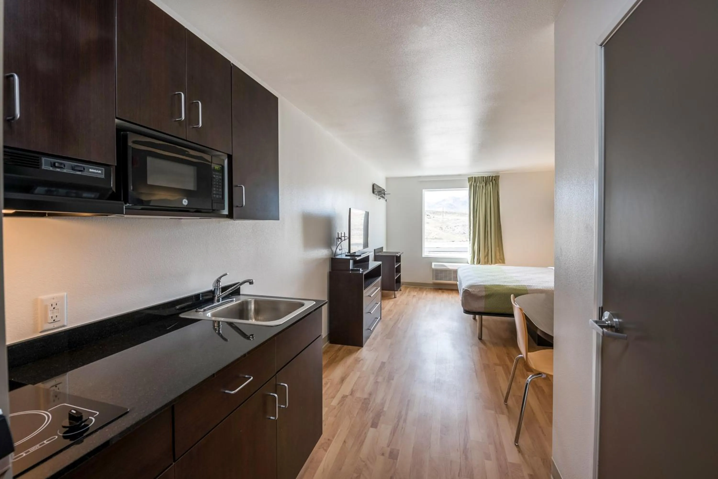 Bedroom in Studio 6-Mccarran, NV - Sparks - Tahoe - Reno Industrial Center