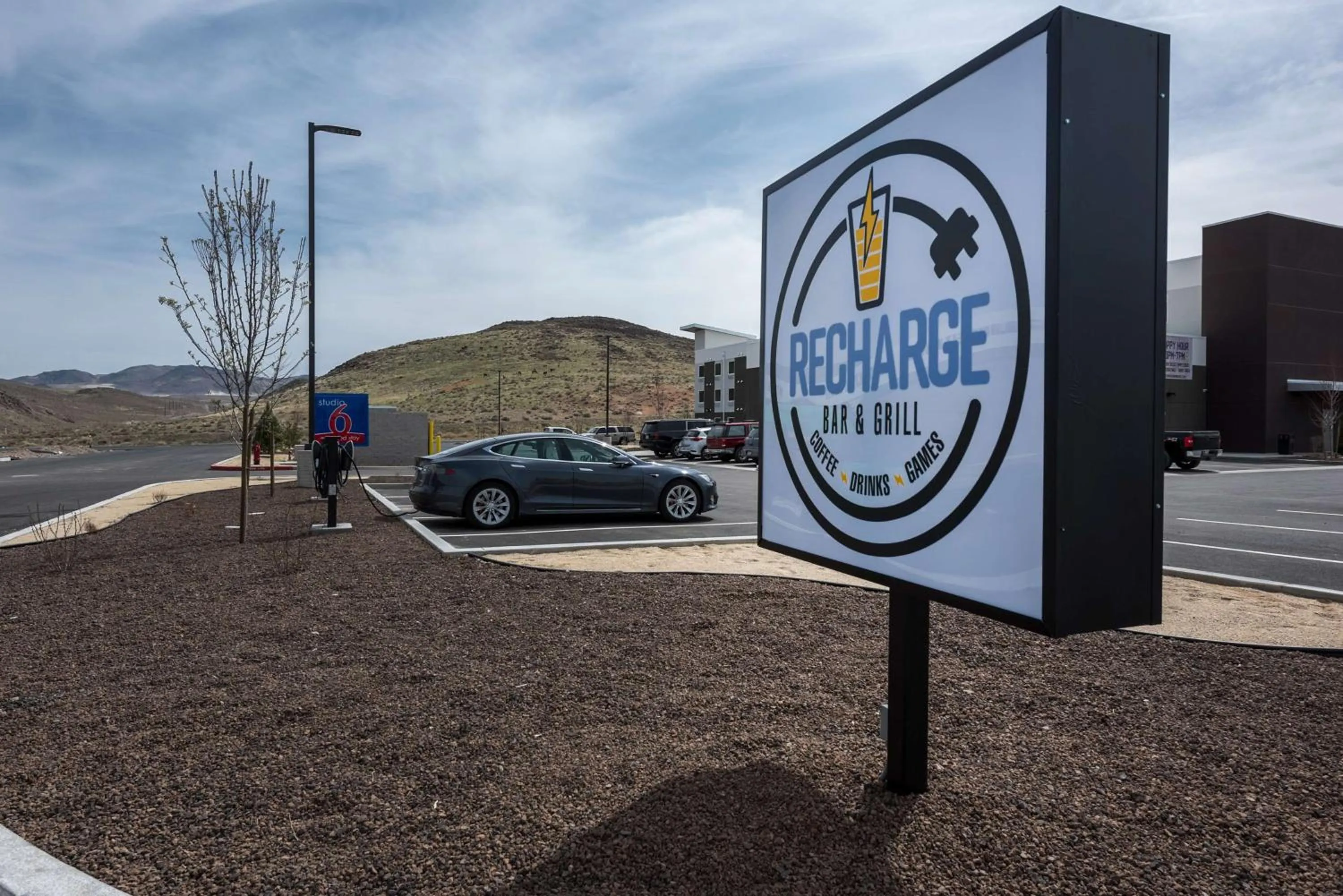 Property building in Studio 6-Mccarran, NV - Sparks - Tahoe - Reno Industrial Center