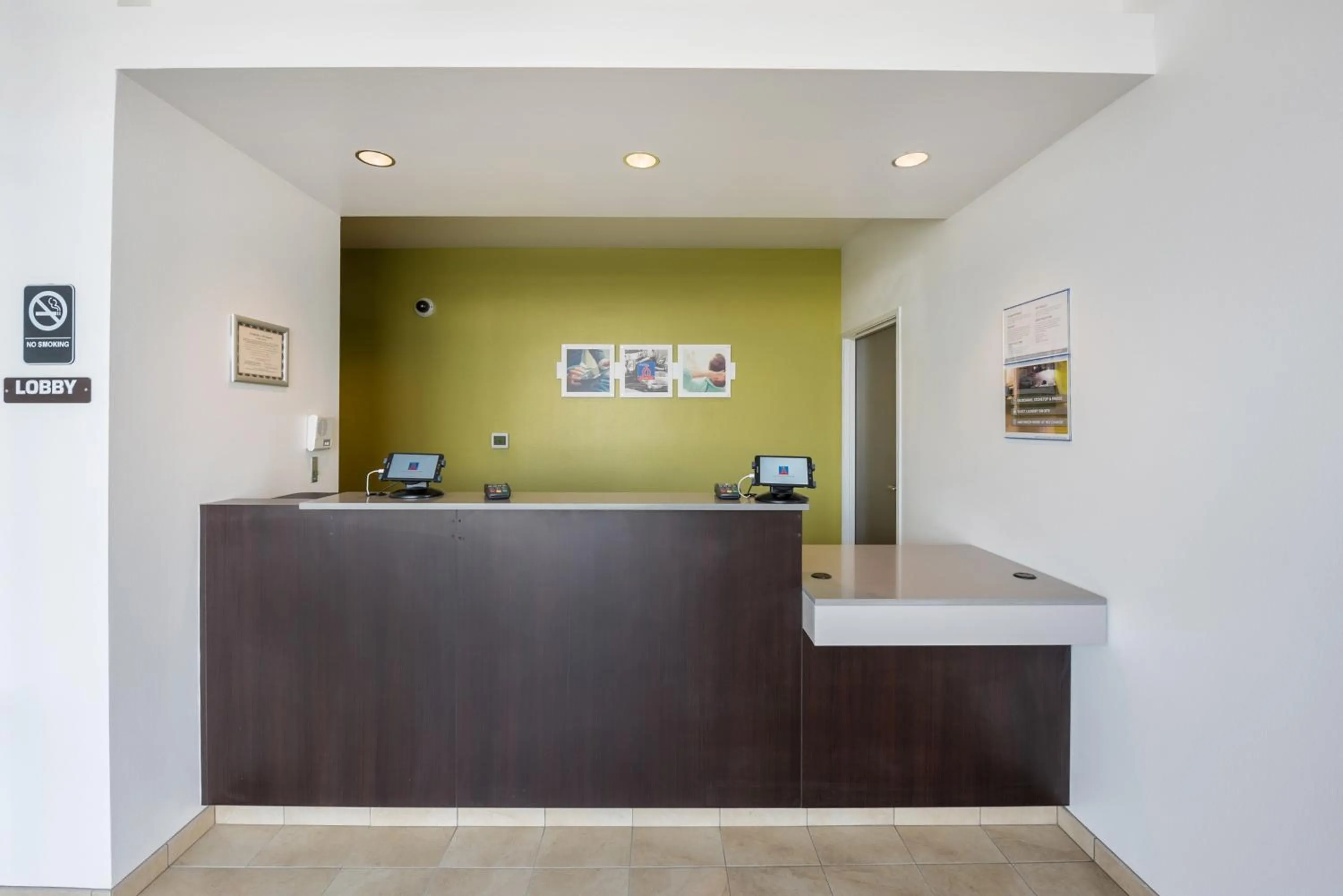 Lobby or reception in Studio 6-Mccarran, NV - Sparks - Tahoe - Reno Industrial Center