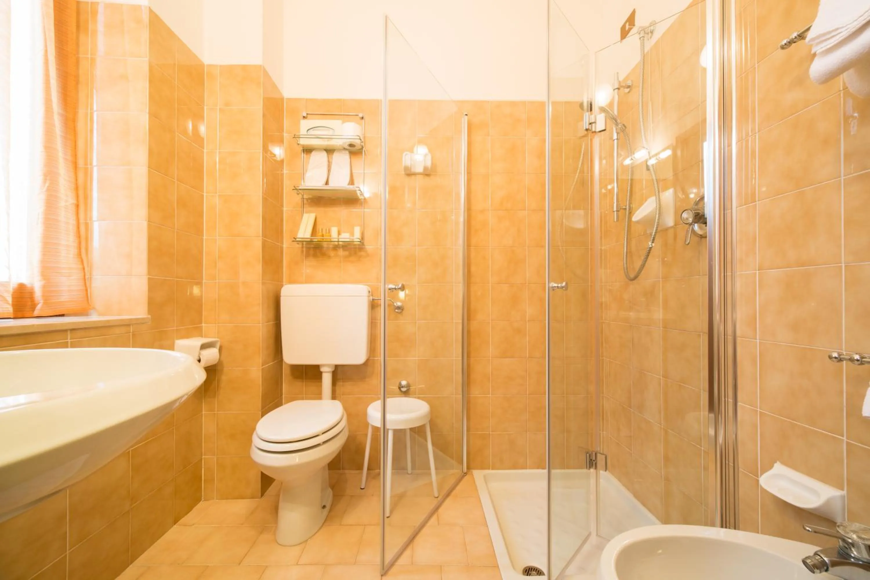 Shower in Hotel Carancini