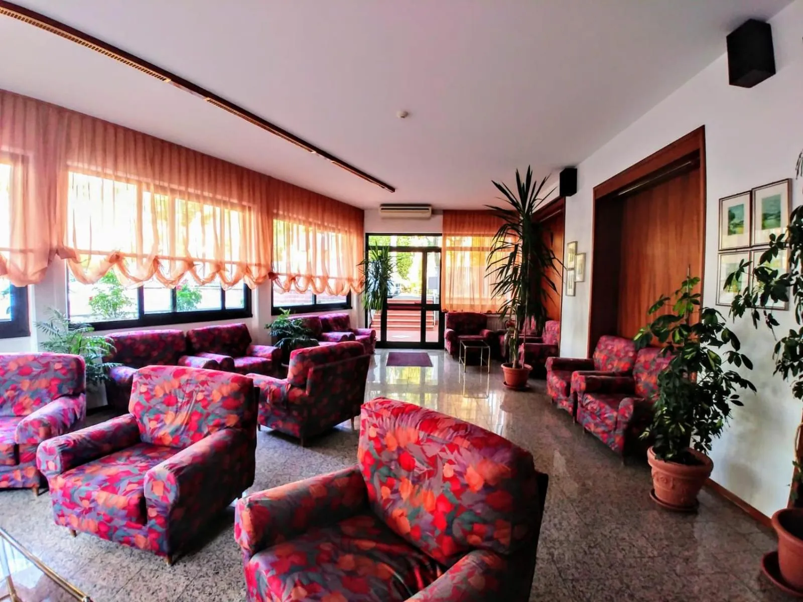 Communal lounge/ TV room in Hotel Carancini