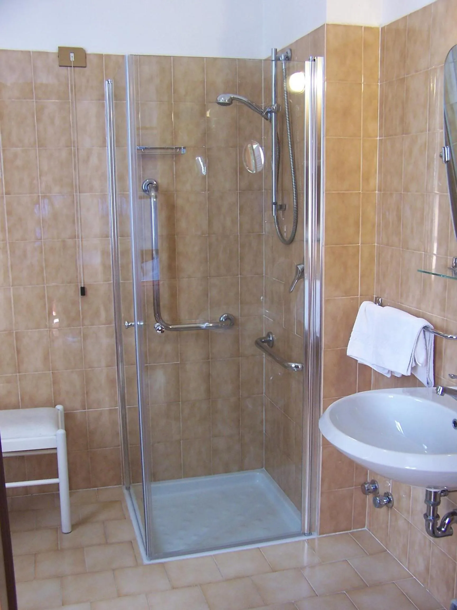 Shower in Hotel Carancini