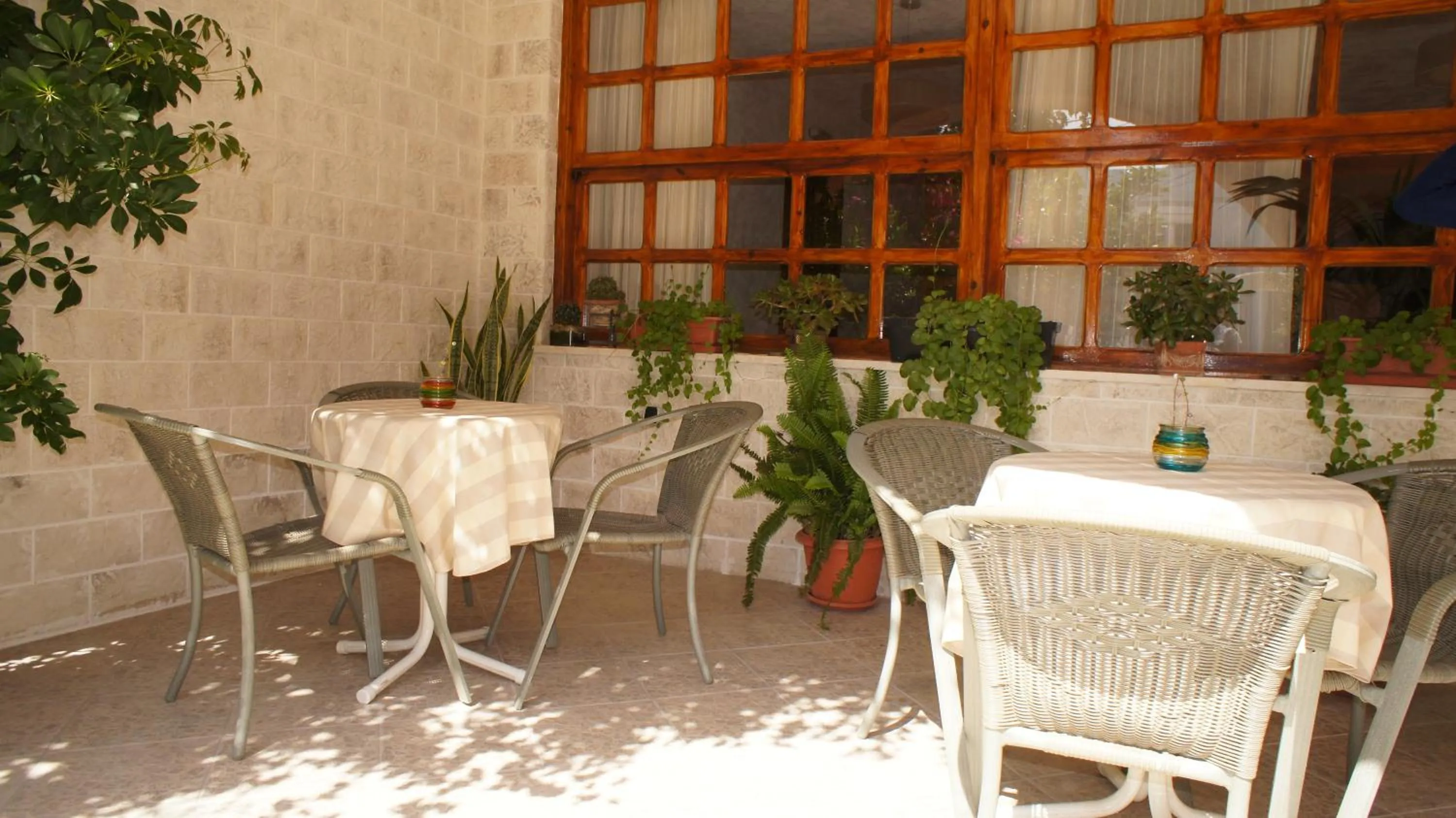 Restaurant/places to eat in Idi