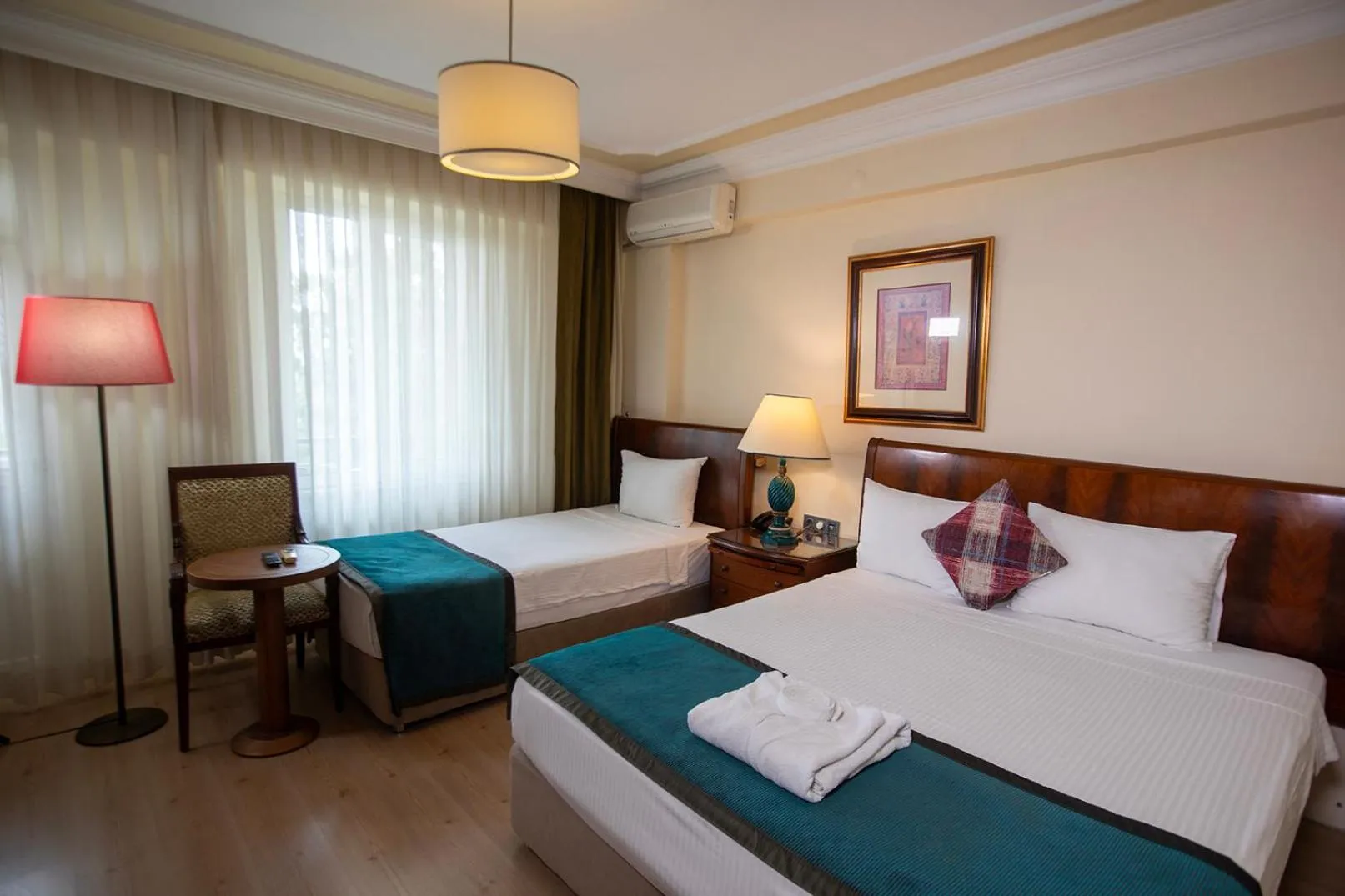 Bed in Hotel Simsek