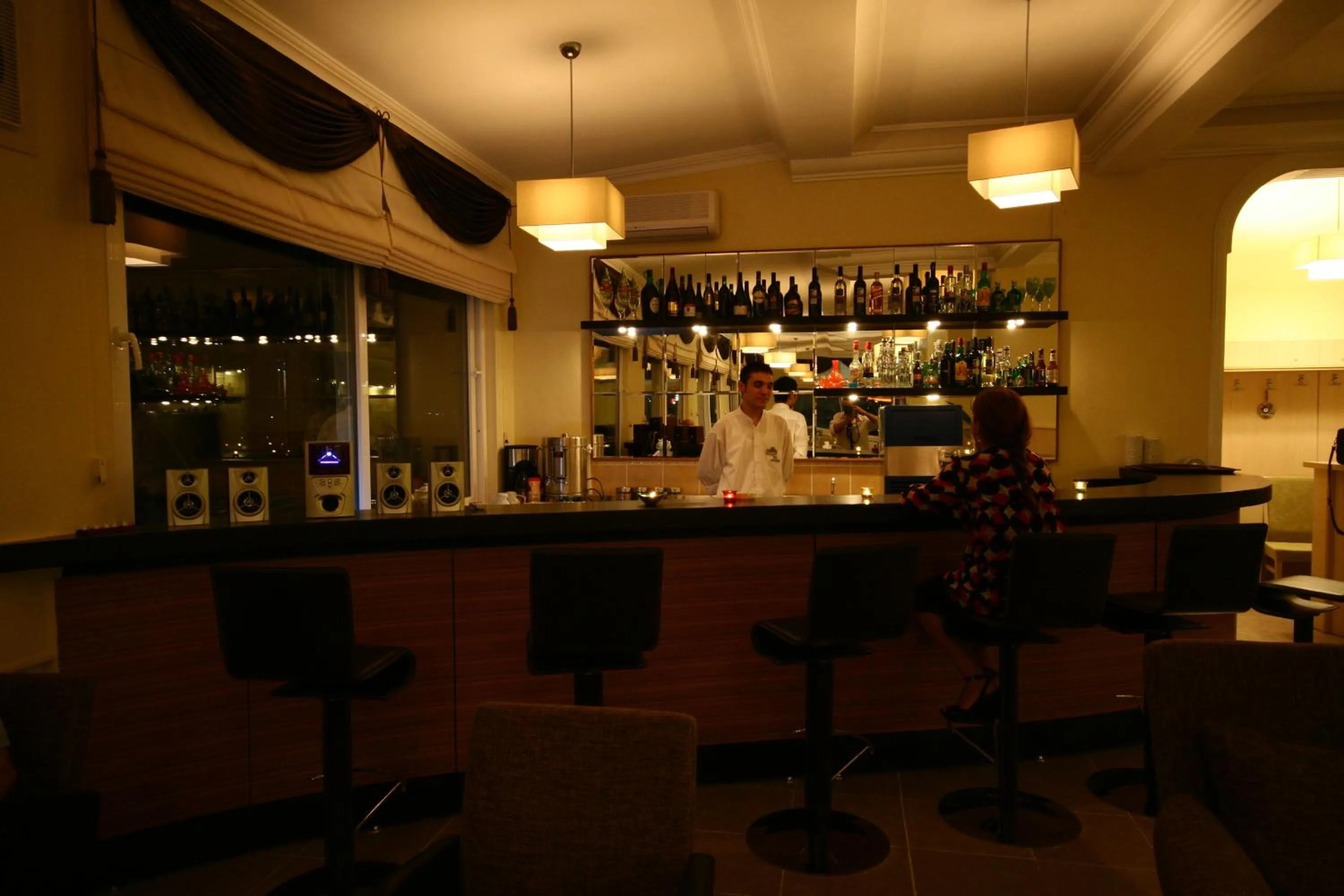 Restaurant/places to eat in Hotel Simsek