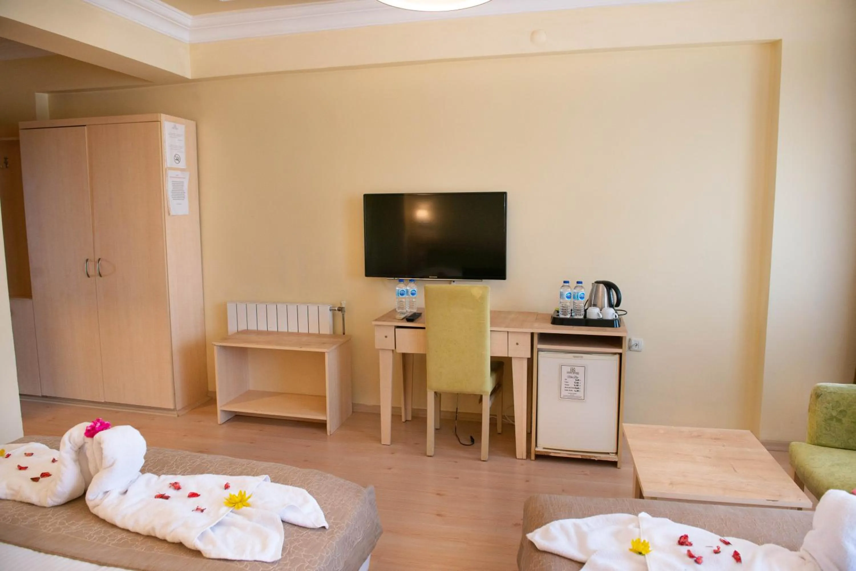 TV and multimedia, Bed in Hotel Simsek