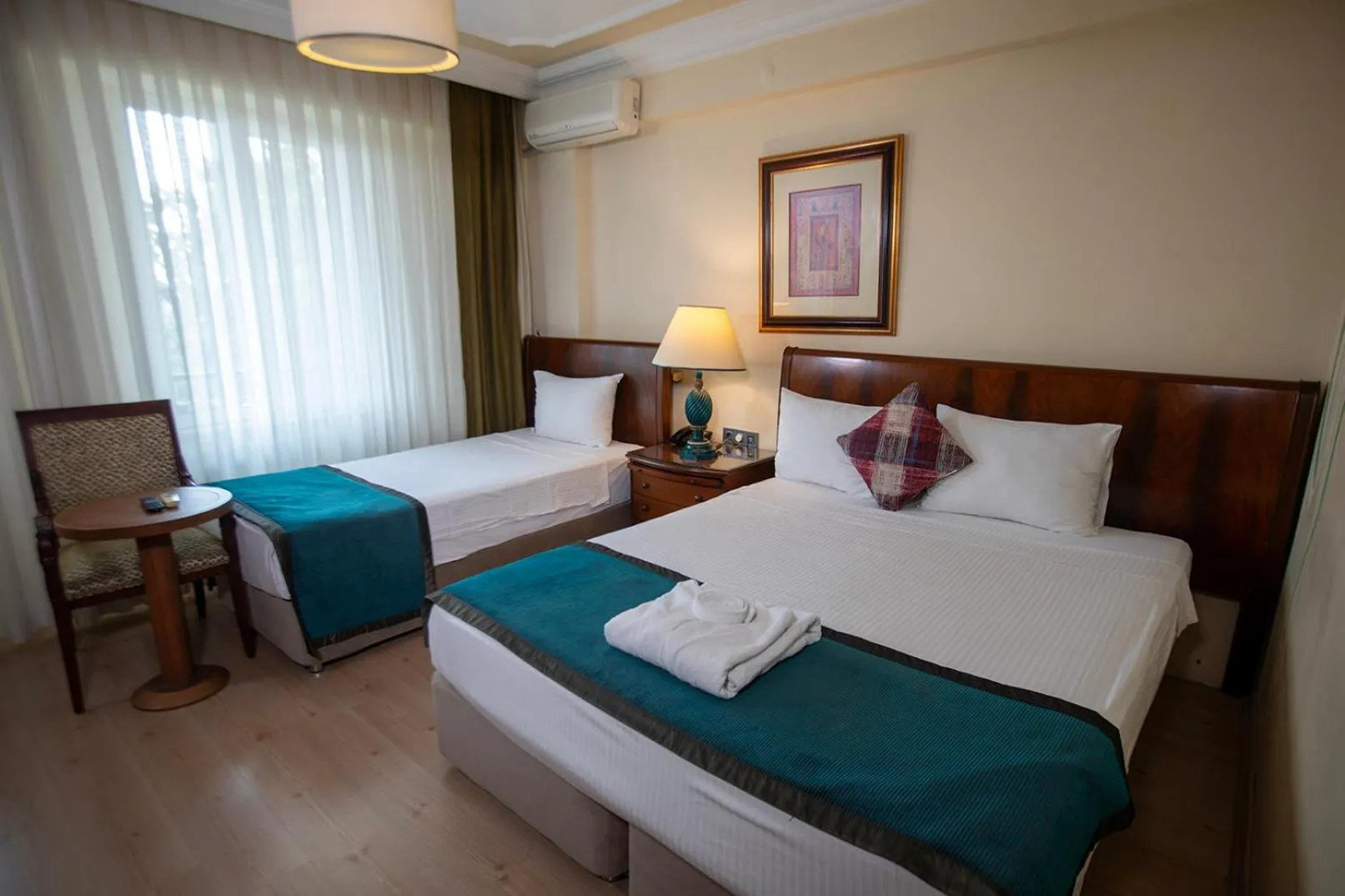Bed in Hotel Simsek