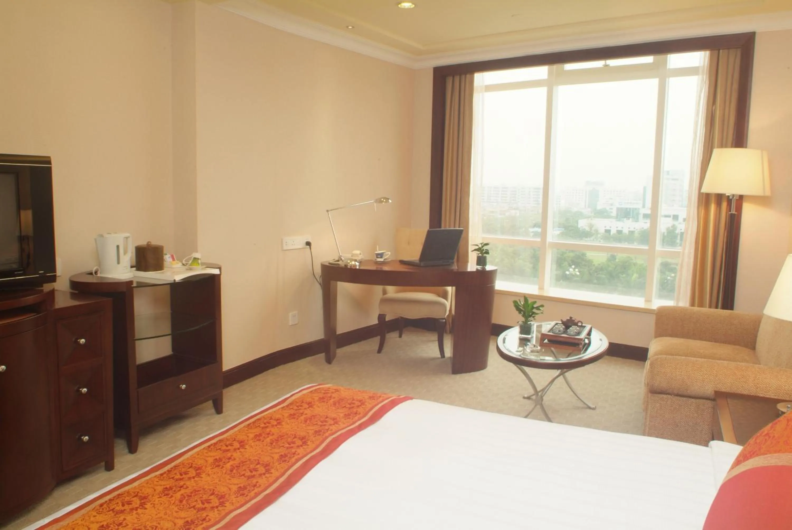 Bed in The Royal Marina Plaza Hotel Guangzhou