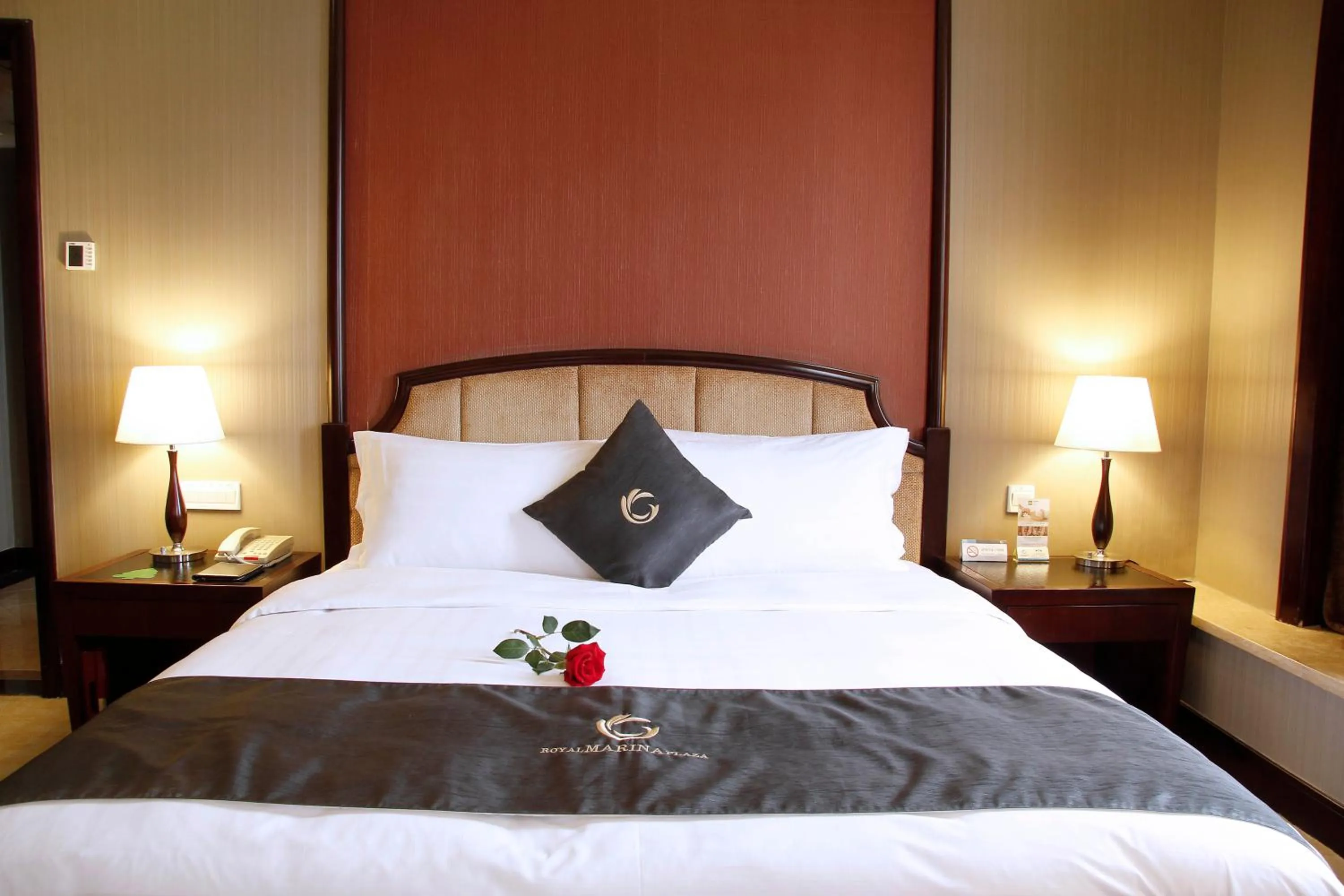 Bed in The Royal Marina Plaza Hotel Guangzhou