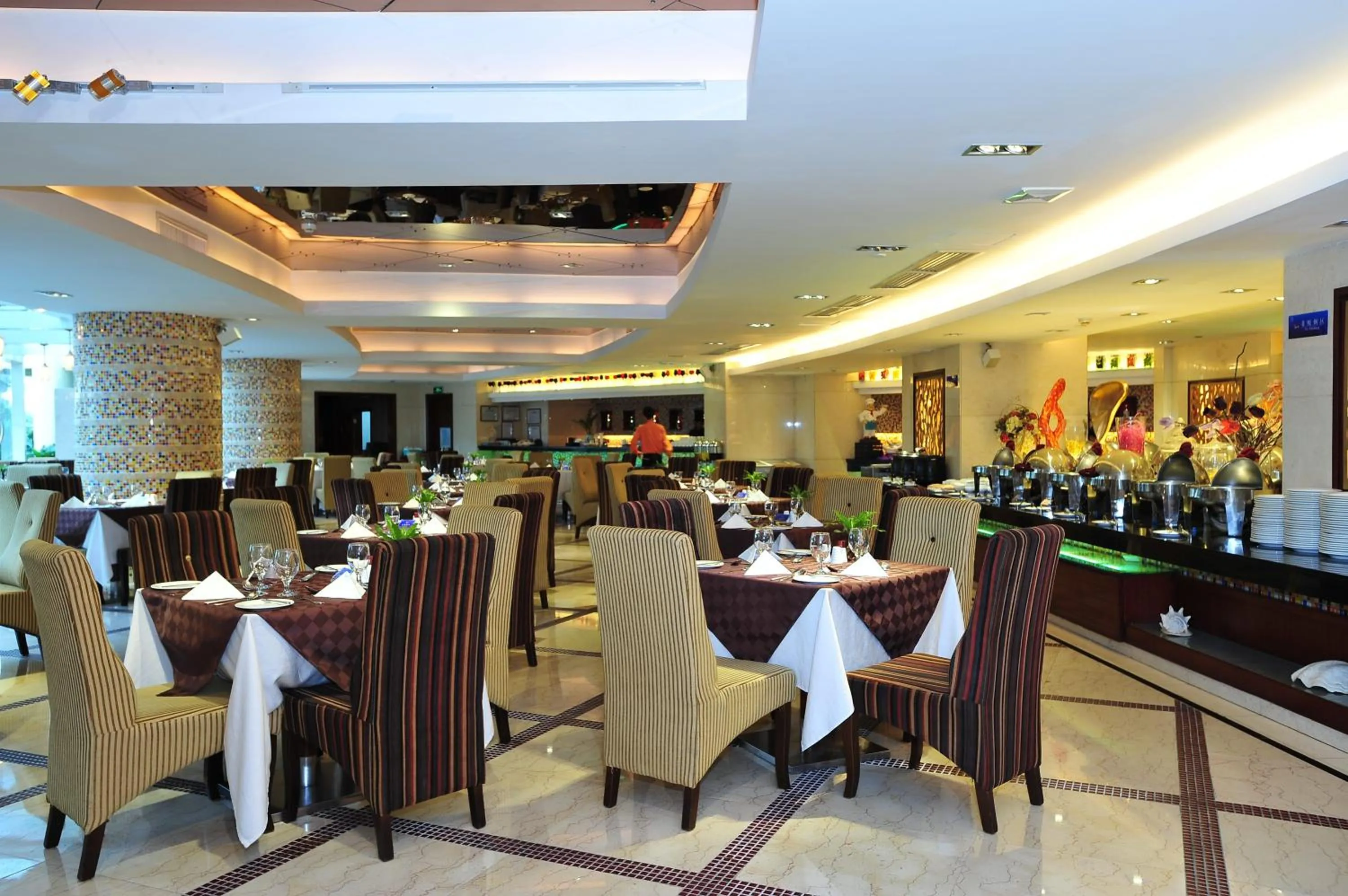 Restaurant/places to eat in The Royal Marina Plaza Hotel Guangzhou