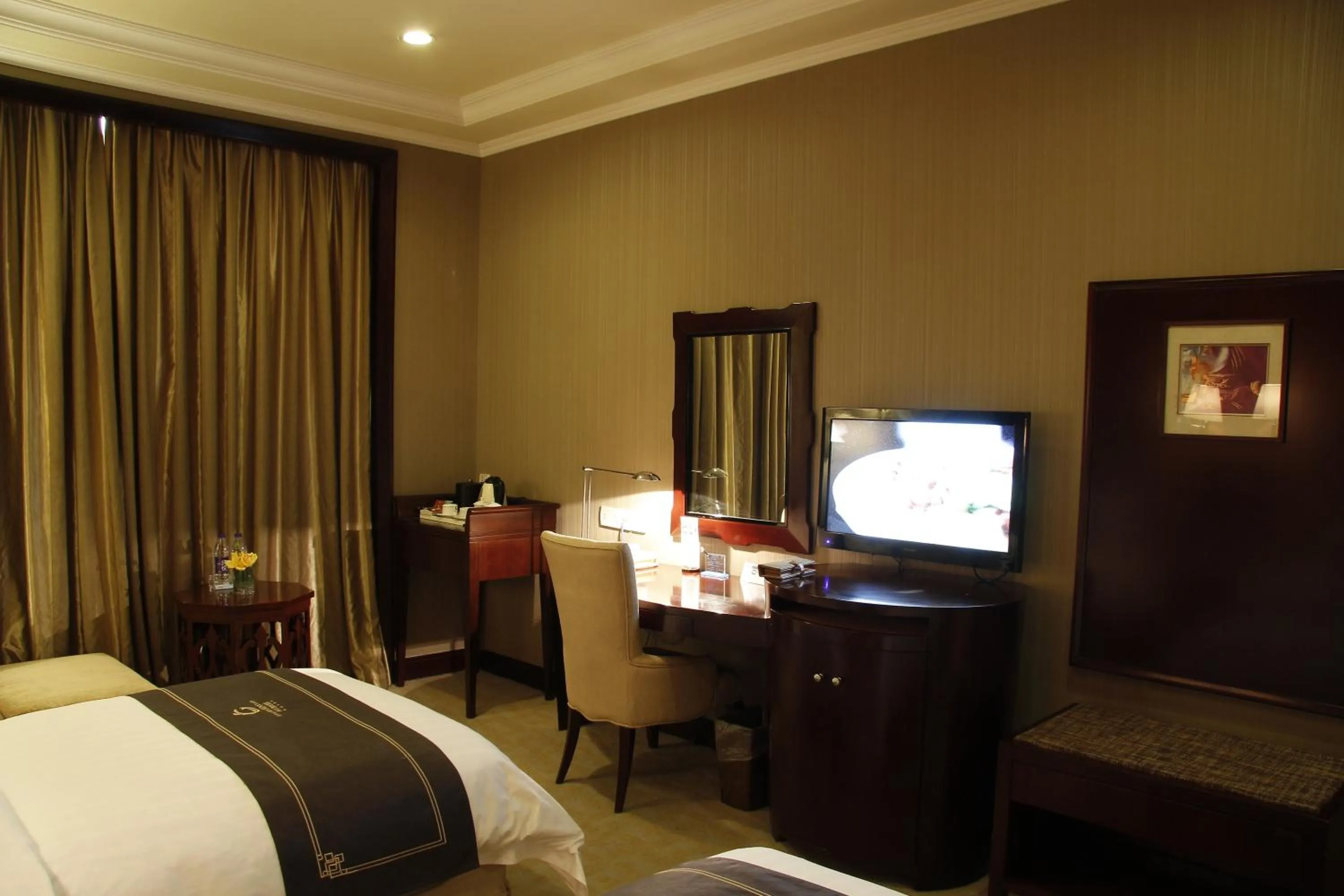 TV and multimedia, Bed in The Royal Marina Plaza Hotel Guangzhou