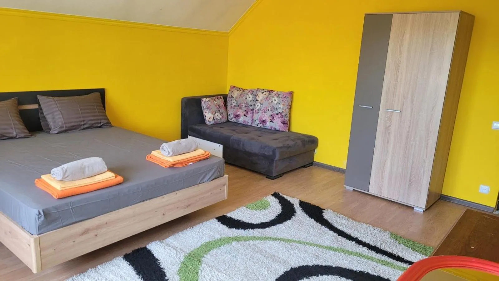 Bed in Like Home Hostel & TOURS