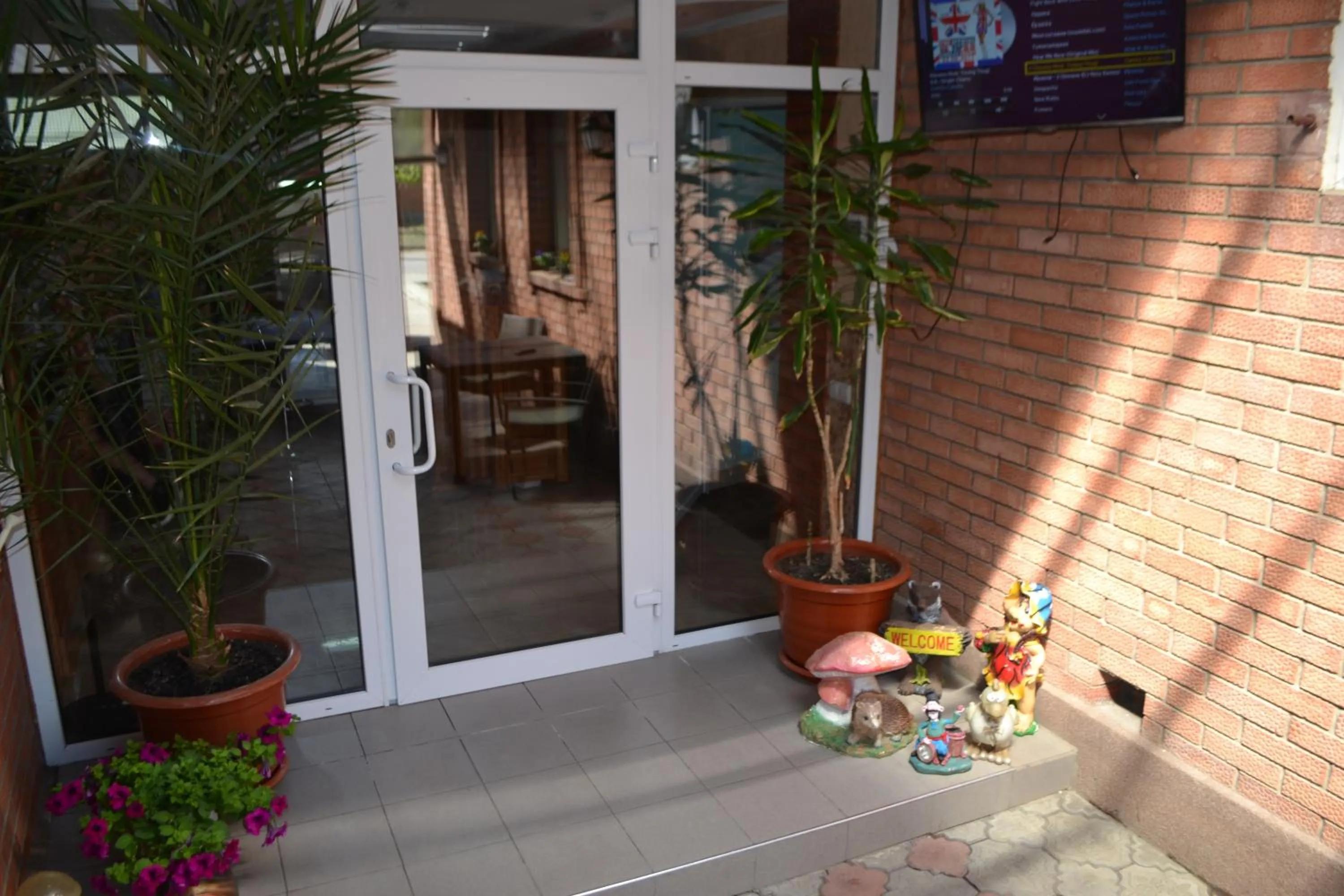 Like Home Hostel & TOURS