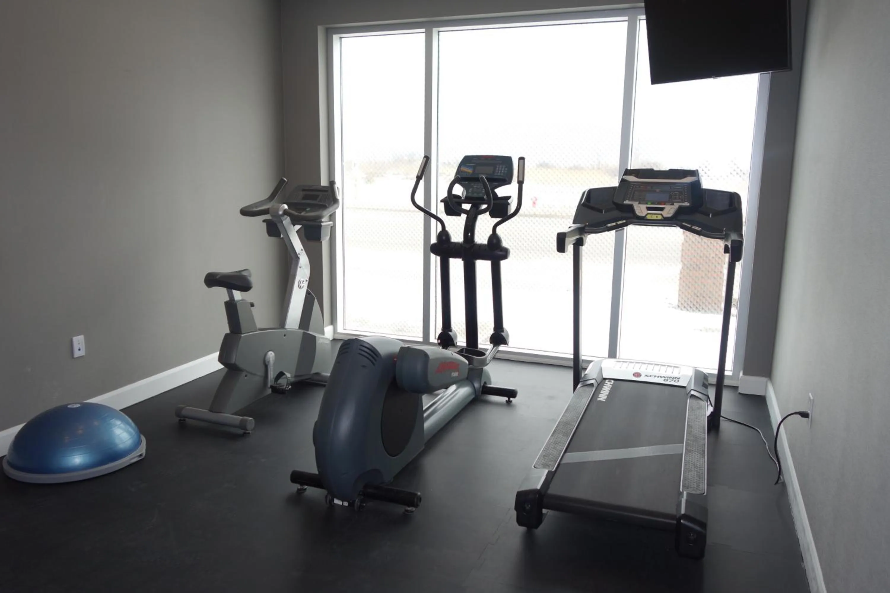 Fitness centre/facilities in Park Inn by Radisson Brampton, ON