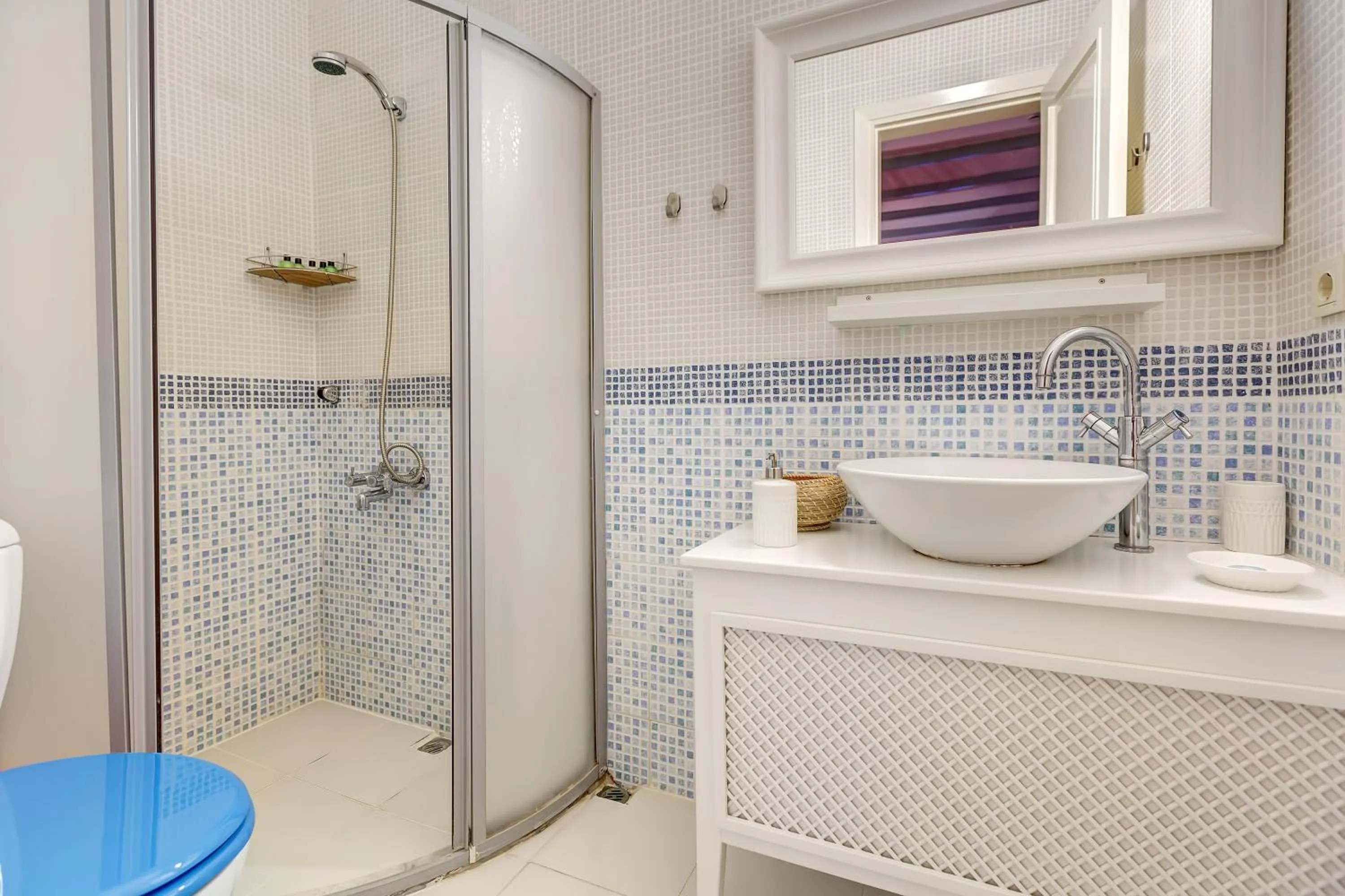 Shower in Beyazhan Hotel