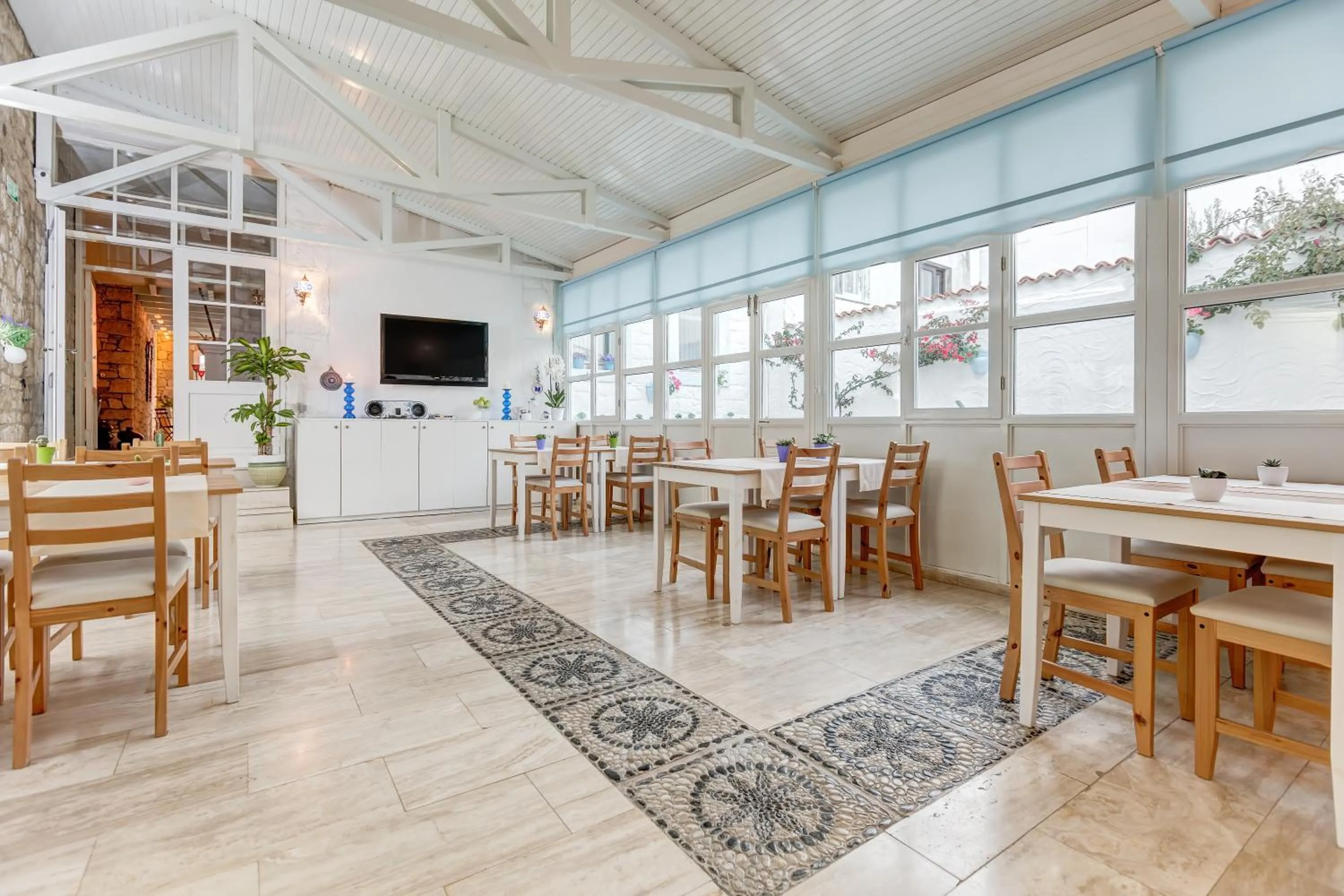 Restaurant/places to eat in Beyazhan Hotel