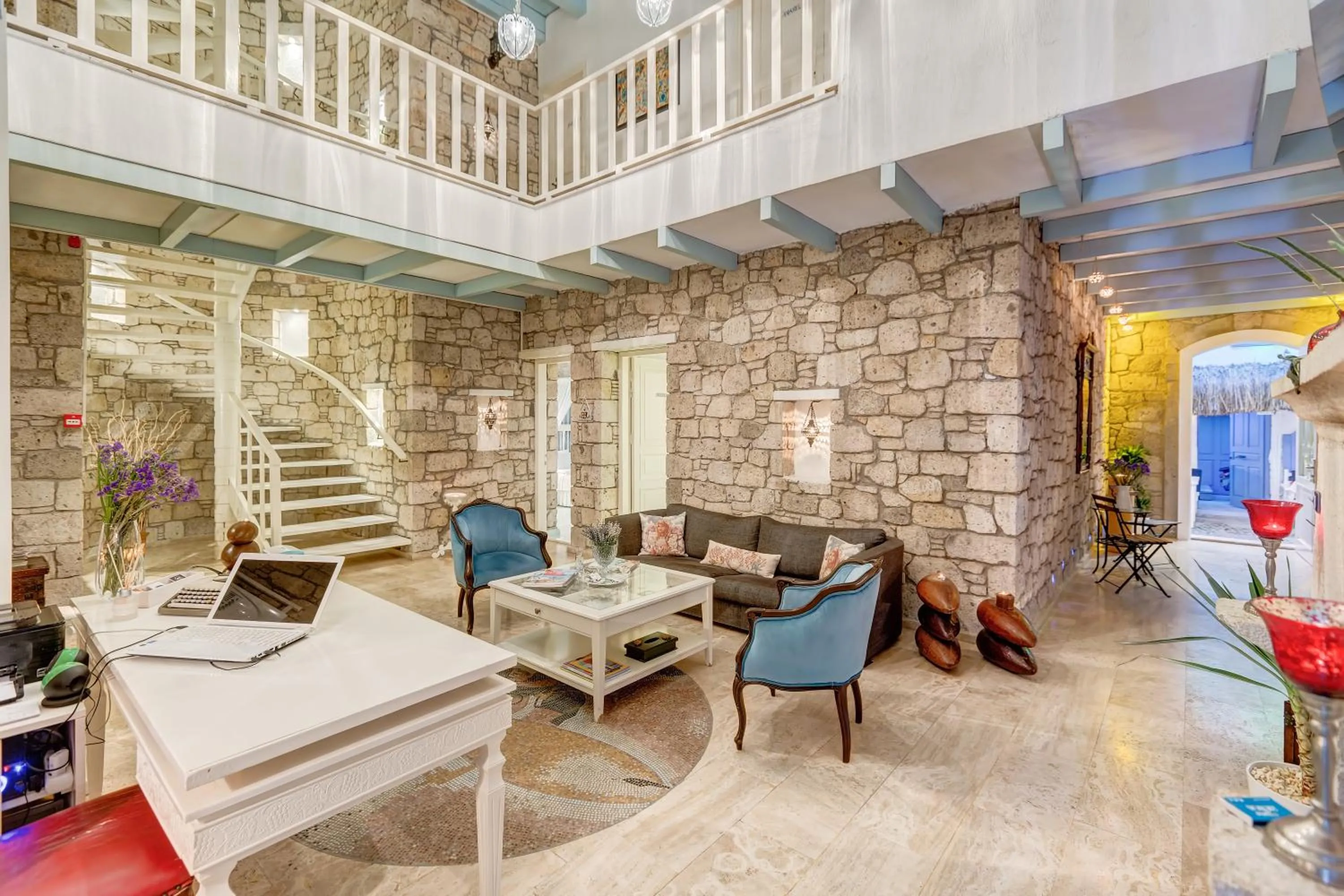 Seating area in Beyazhan Hotel