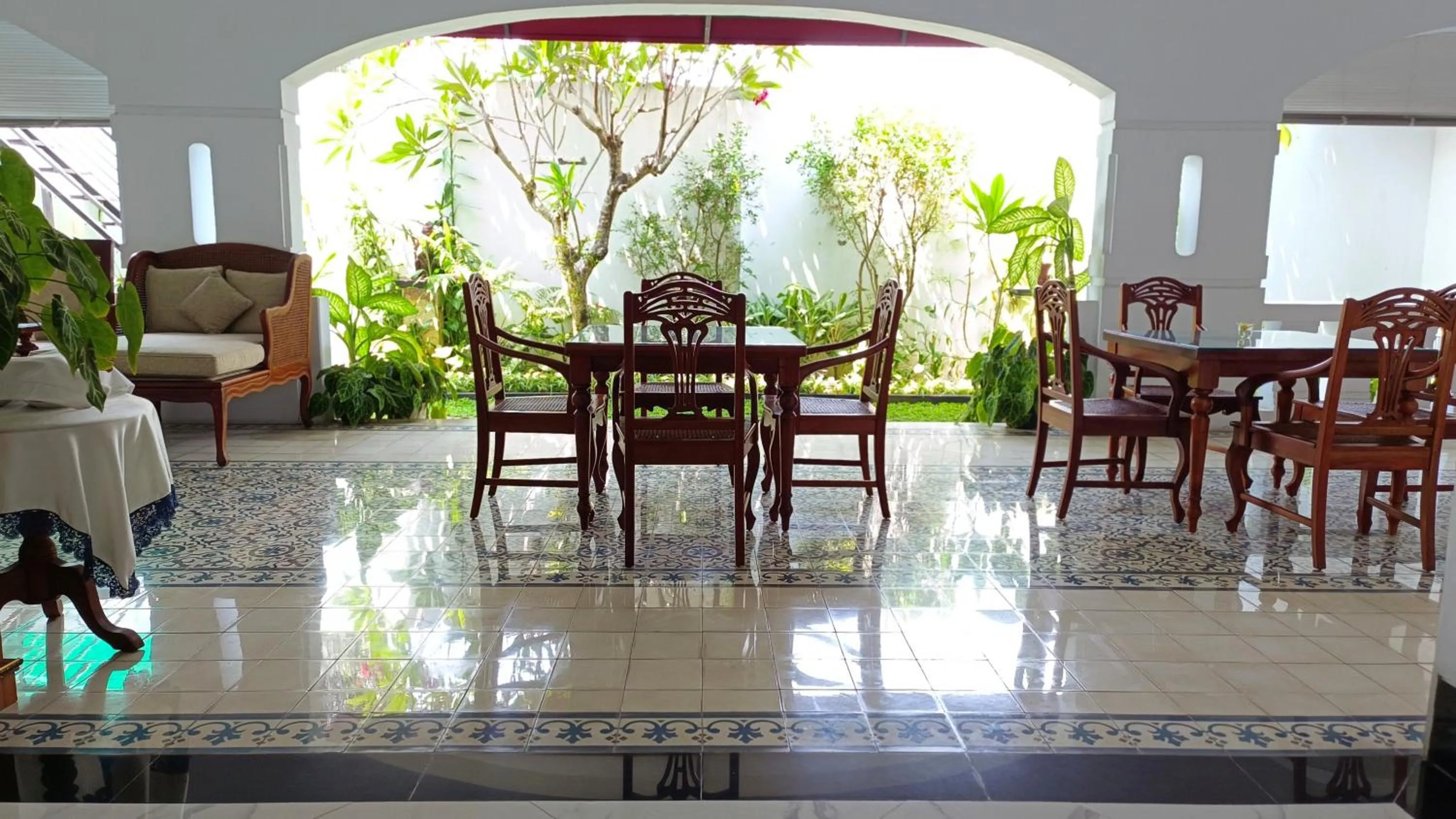 Restaurant/places to eat in Griya Asih