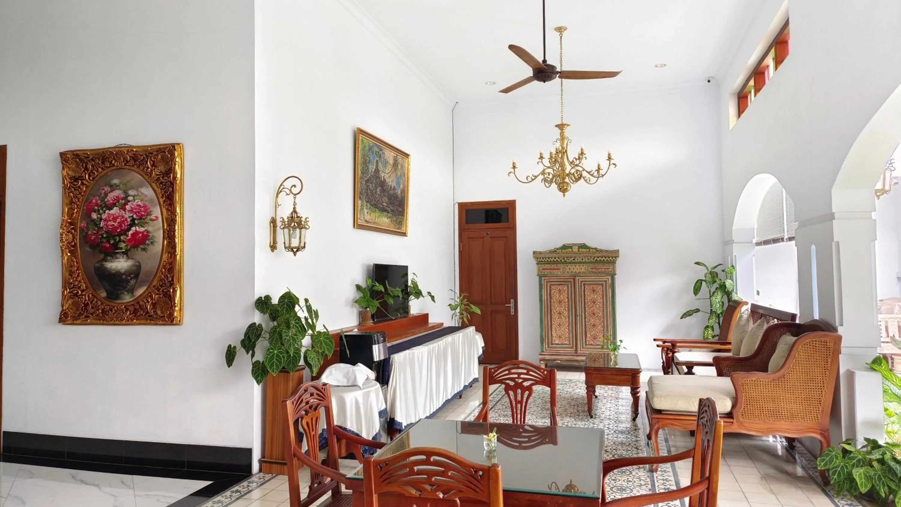 Restaurant/places to eat in Griya Asih