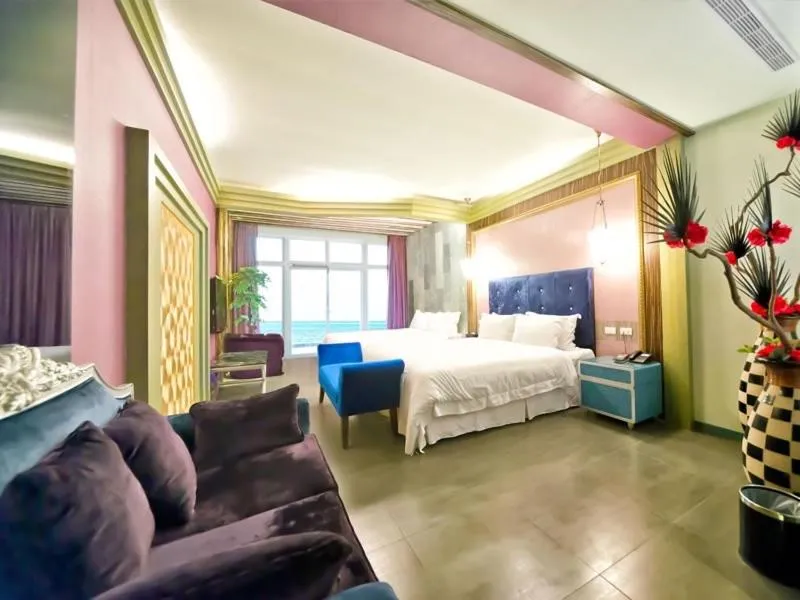 Bed in White House Hot Spring Beach Resort