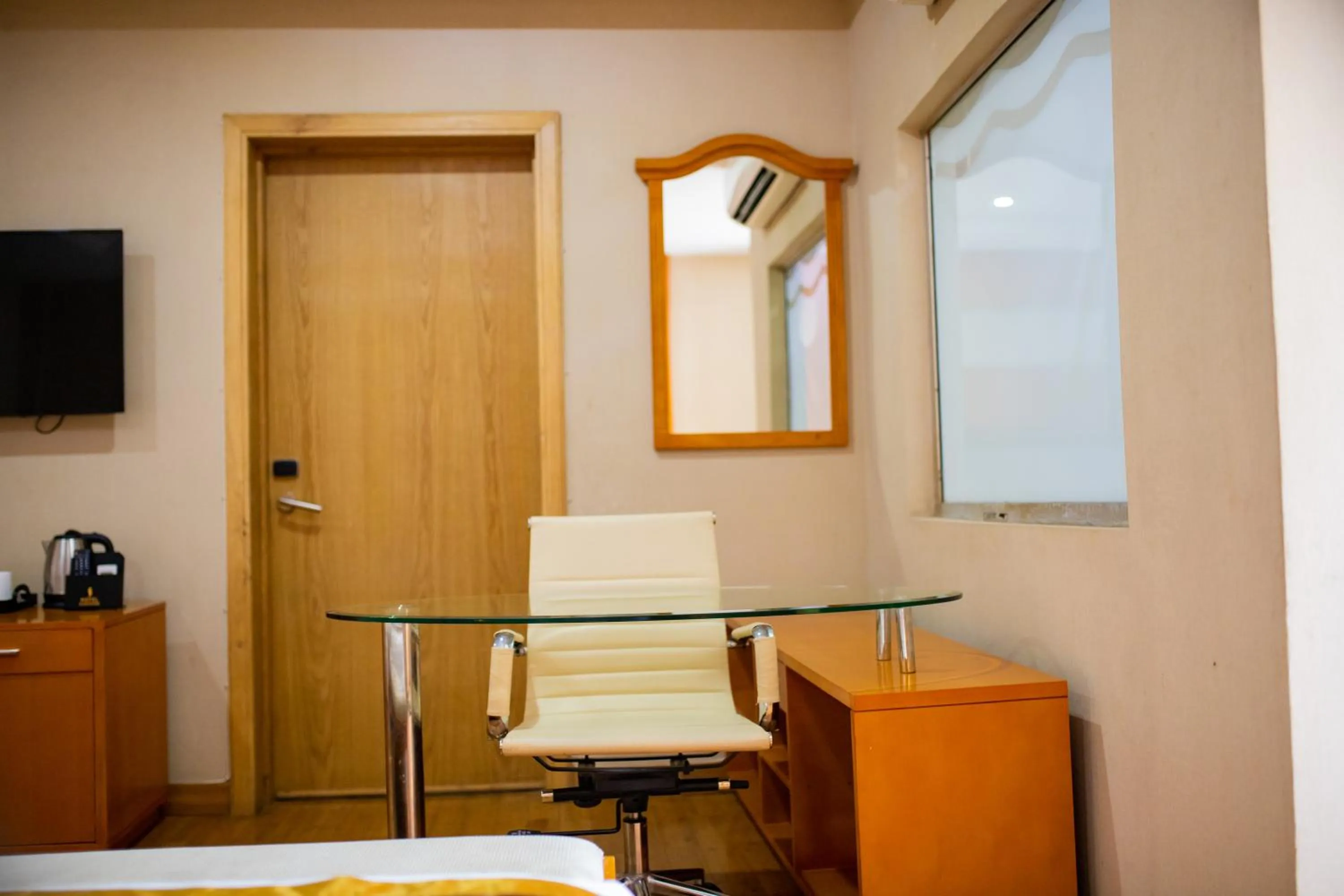 TV and multimedia in Hotel Sunshine Enugu